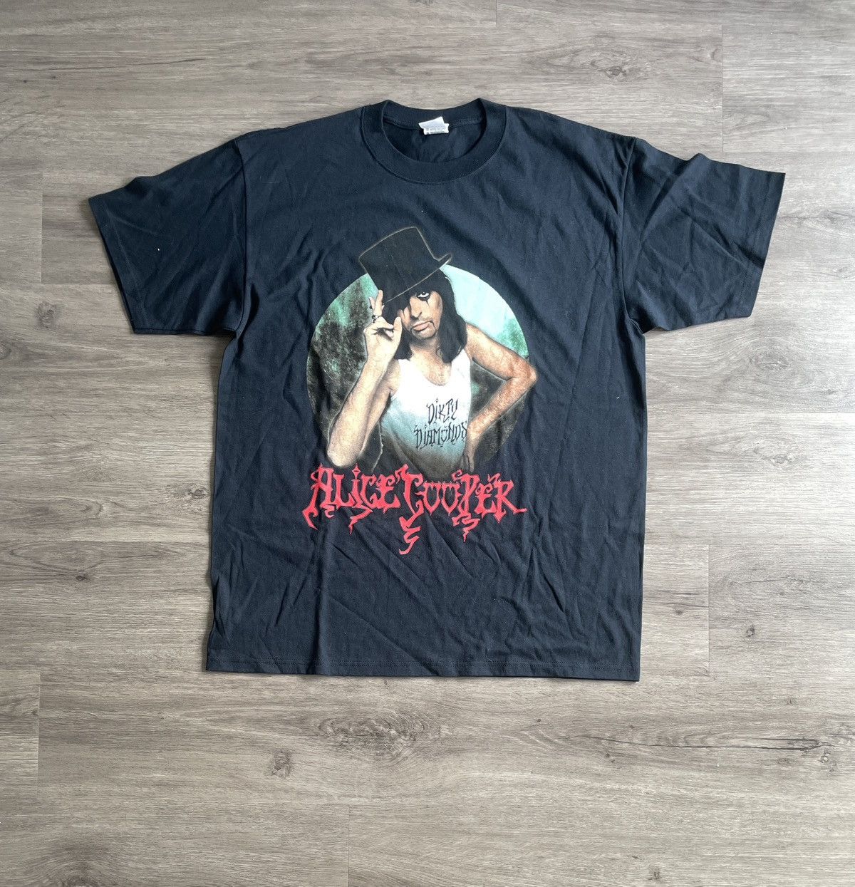 Vintage Y2K 2005 Alice Cooper “Dirty Diamonds” Tour T-shirt (Sz.XL) Size US XL / EU 56 / 4 - 1 Thumbnail