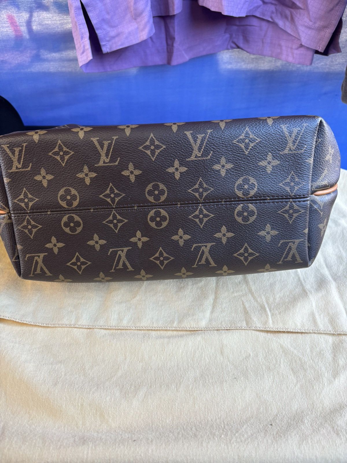 Louis Vuitton Authentic Louis Vuitton Monogram Turenne MM Shoulder Handbag Size ONE SIZE - 4 Thumbnail