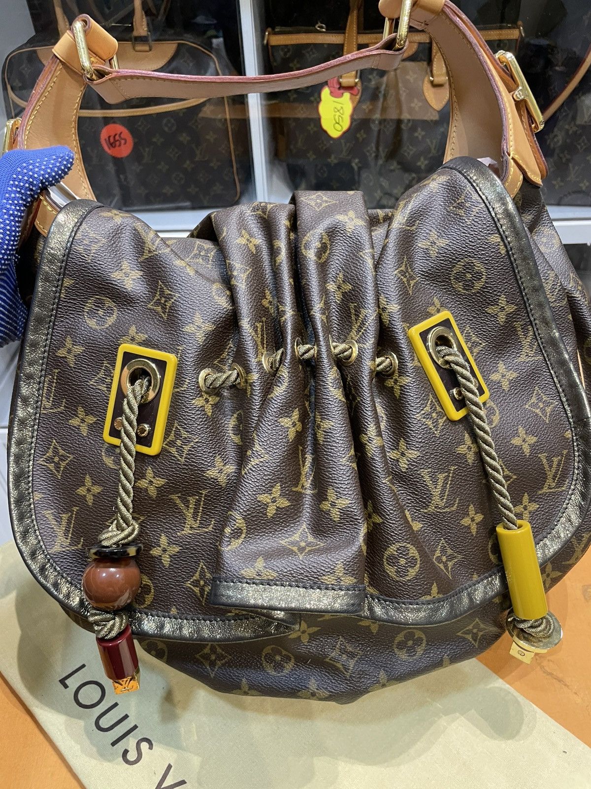 Louis Vuitton AUTHENTIC LOUIS VUITTON LIMITED EDITION KALAHARI GM Size ONE SIZE - 12 Thumbnail