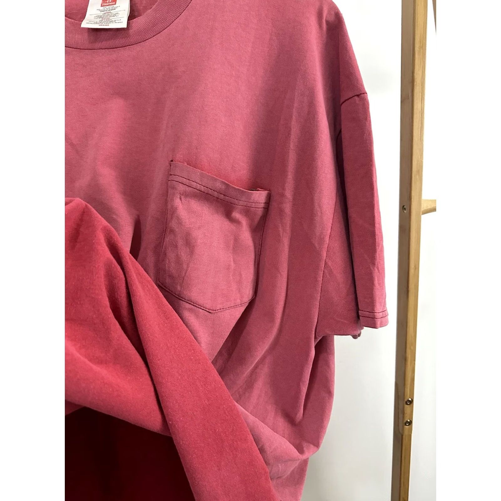 Hanes VINTAGE WIP Cotton T-Shirt Size L Red Gradient Sun Faded Worn Pocket Front Work Mens Size US L / EU 52-54 / 3 - 6 Thumbnail