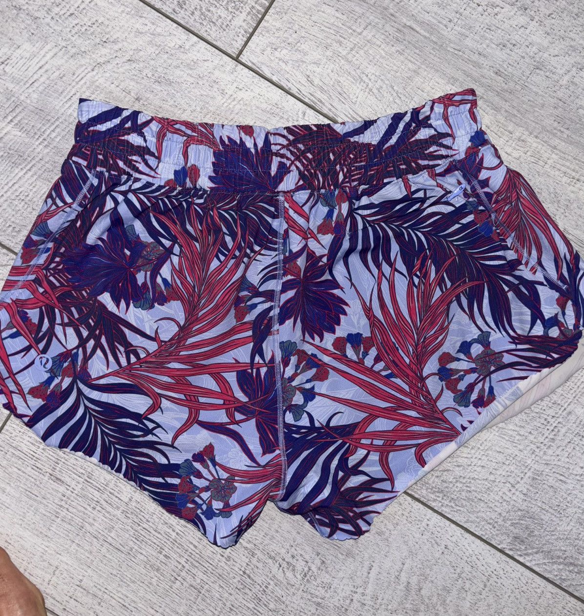 Lululemon Lululemon Will The Wave Surf Shorts Twisted Tropics Size 6 Size 28" / US 6 / IT 42 - 5 Thumbnail