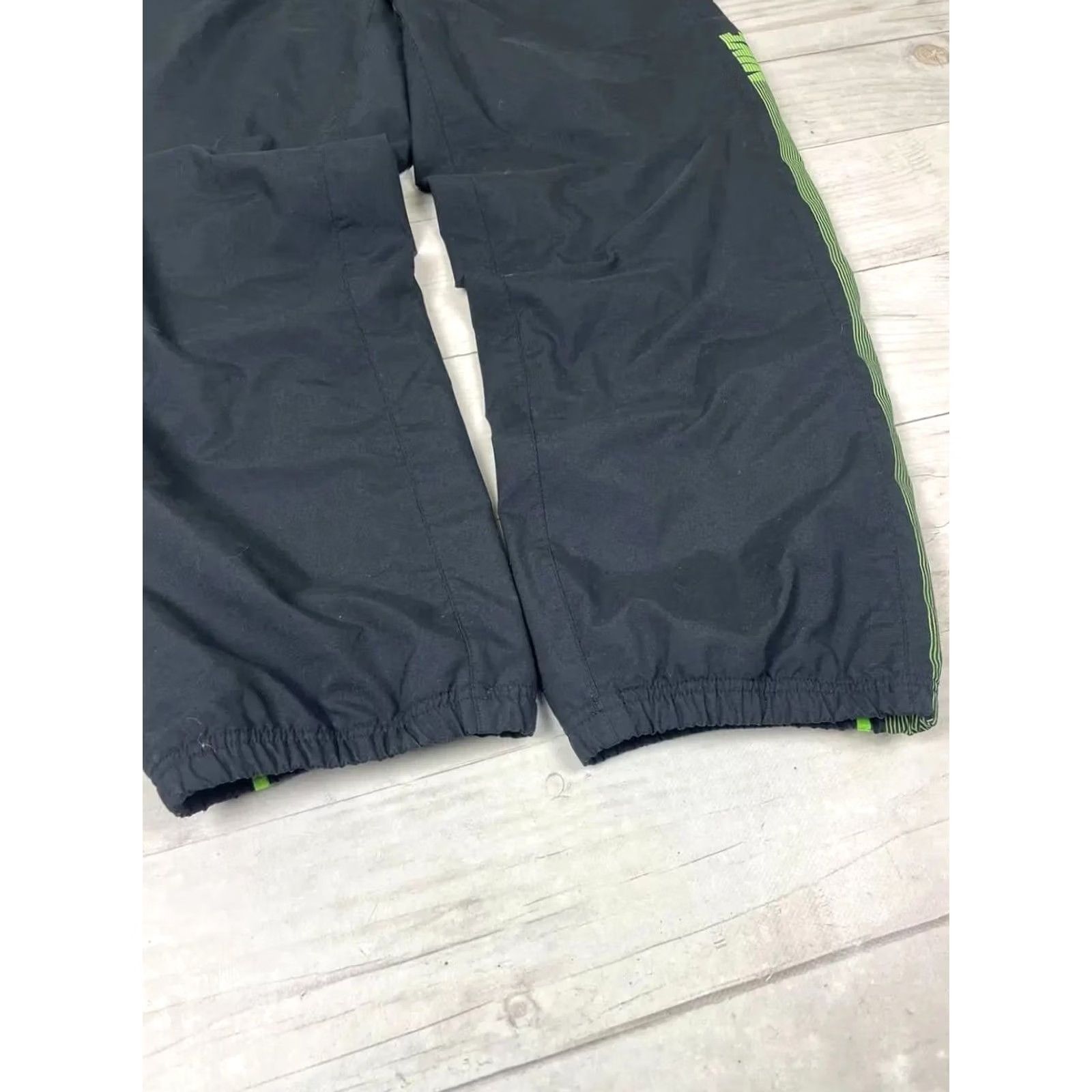 Nike VINTAGE Nike Track Pants Nike Track Pants Men L Black 90s Striped Pockets Inseam 32in 43cm 79cm Knee Thigh Front Rise Mens Size US 33 - 6 Thumbnail