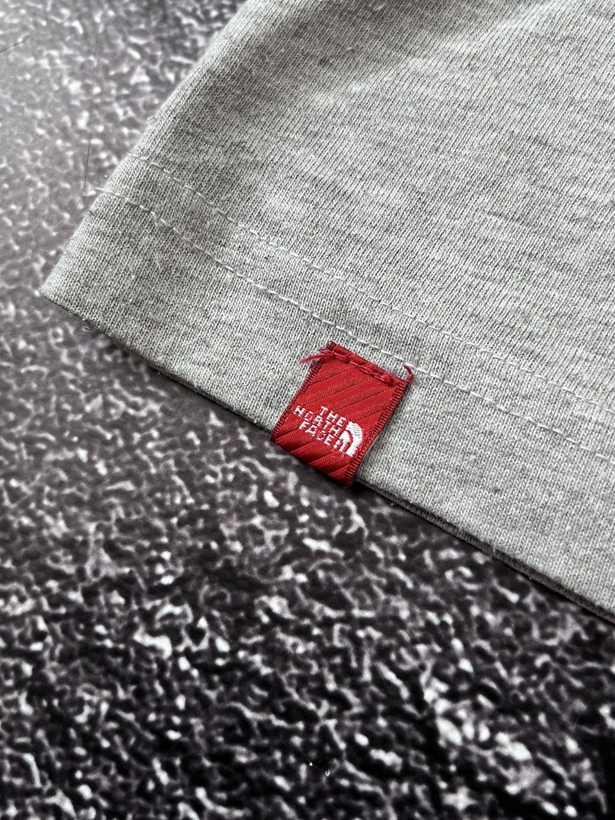 The North Face Rare The North Face Y2K Vintage Center Logo Grey Longsleeve Size US M / EU 48-50 / 2 - 7 Thumbnail