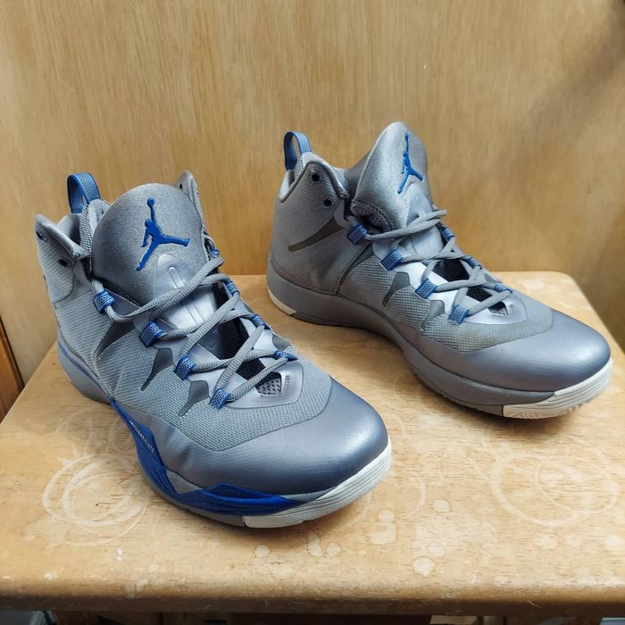 Jordan superfly hotsell 2 grey