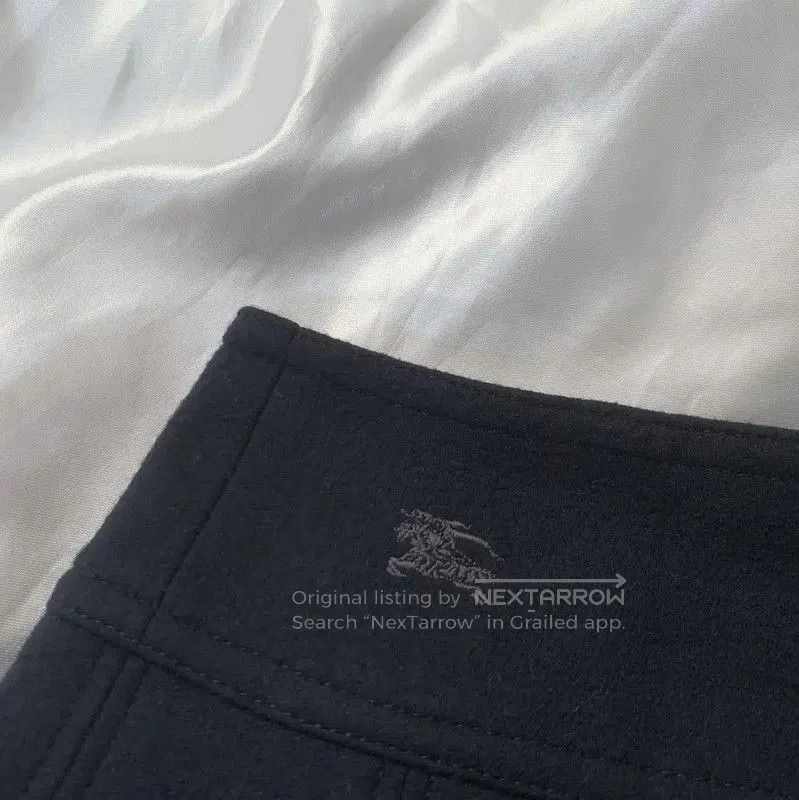 Burberry Burberry Pleated Wool Mini Skirt in Dark Blue. Size 24" / US 00 / IT 34 - 4 Thumbnail