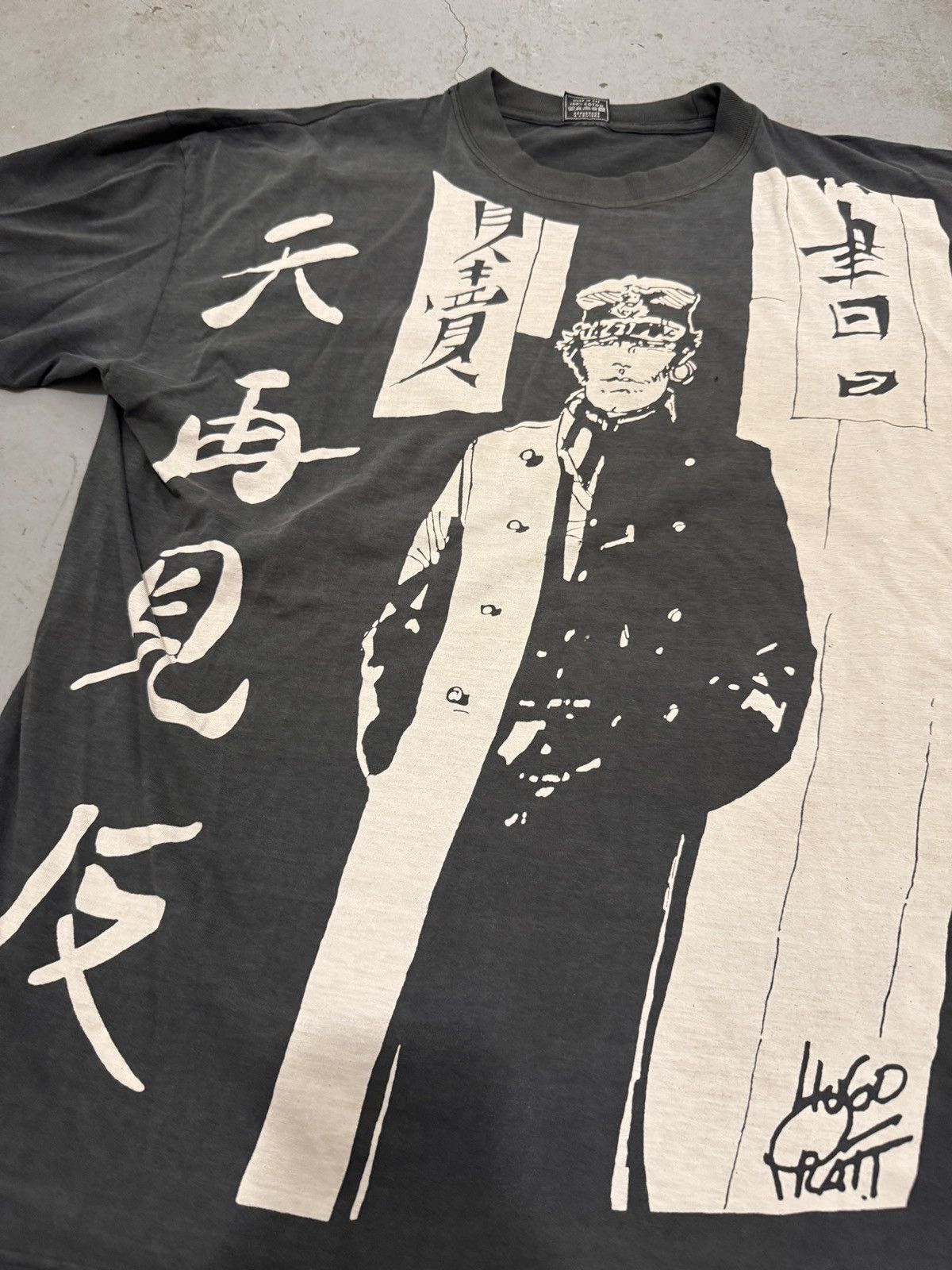 Anime × Vintage *RARE* 90s VINTAGE HUGO PRATT AOP ANIME CORTO MALTESE COMICS Size US XL / EU 56 / 4 - 3 Thumbnail