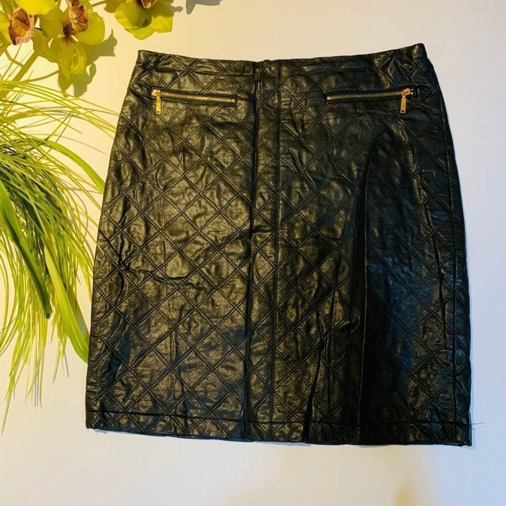 Other Carmen Marc Valvo faux leather skirt size 8 Size 30" / US 8 / IT 44 - 1 Thumbnail