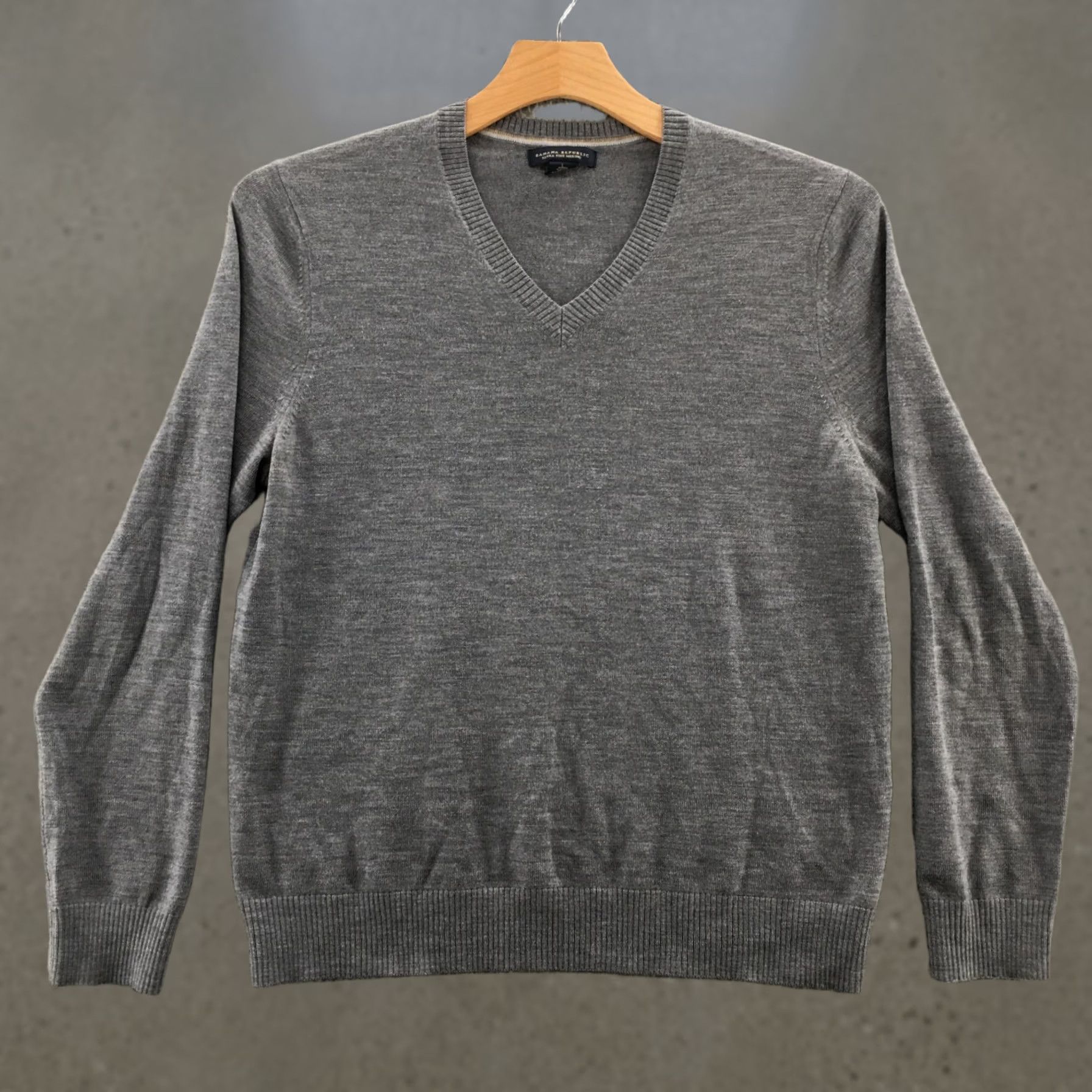 Banana Republic Banana Republic Sweater Mens L Gray Merino Extra Fine Wool Knitted Long Sleeve Size US L / EU 52-54 / 3 - 1 Thumbnail