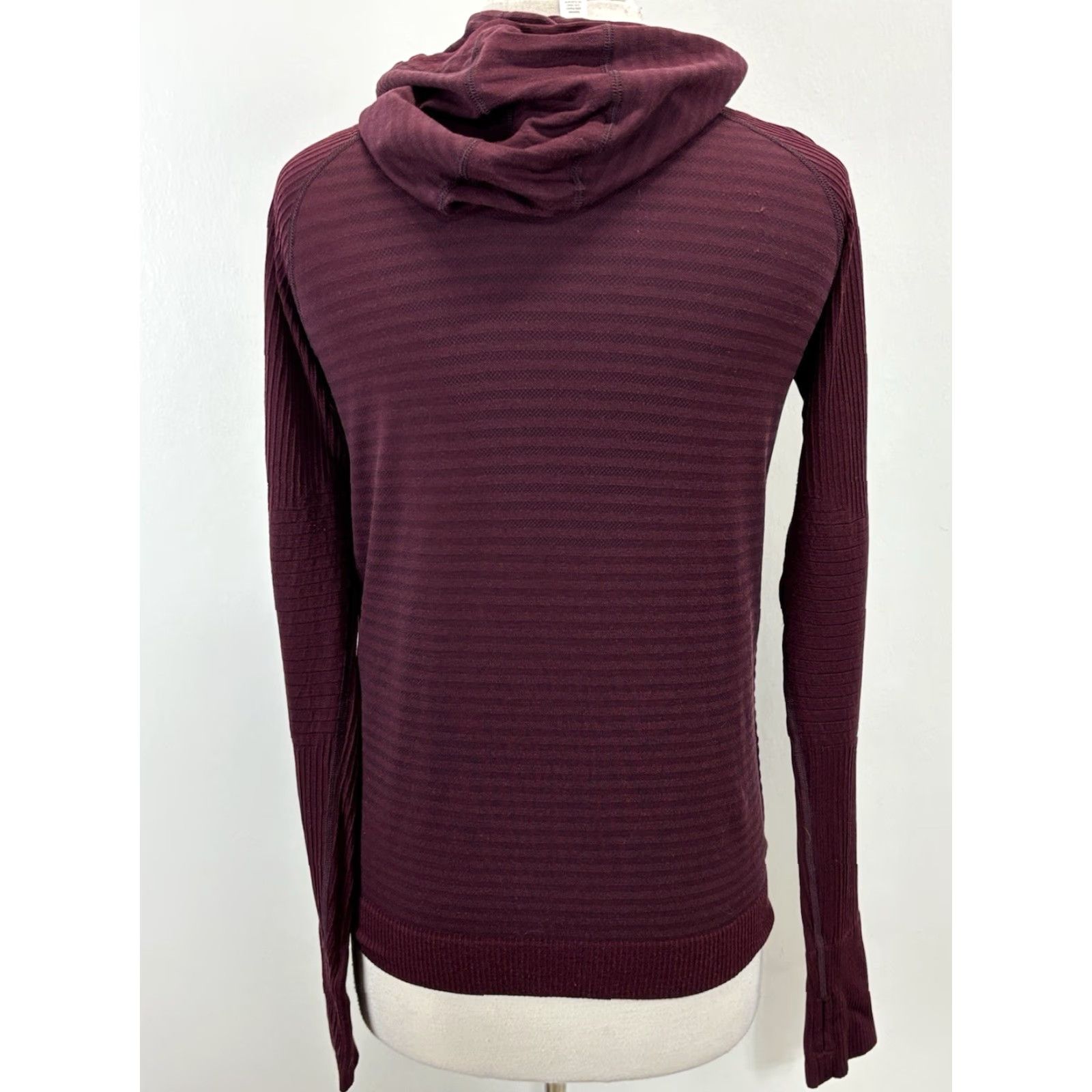 Lululemon VINTAGE Lululemon keep the heat thermal hoodie Maroon Hooded Pullover Women’s 8 Stretch Size M / US 6-8 / IT 42-44 - 3 Thumbnail