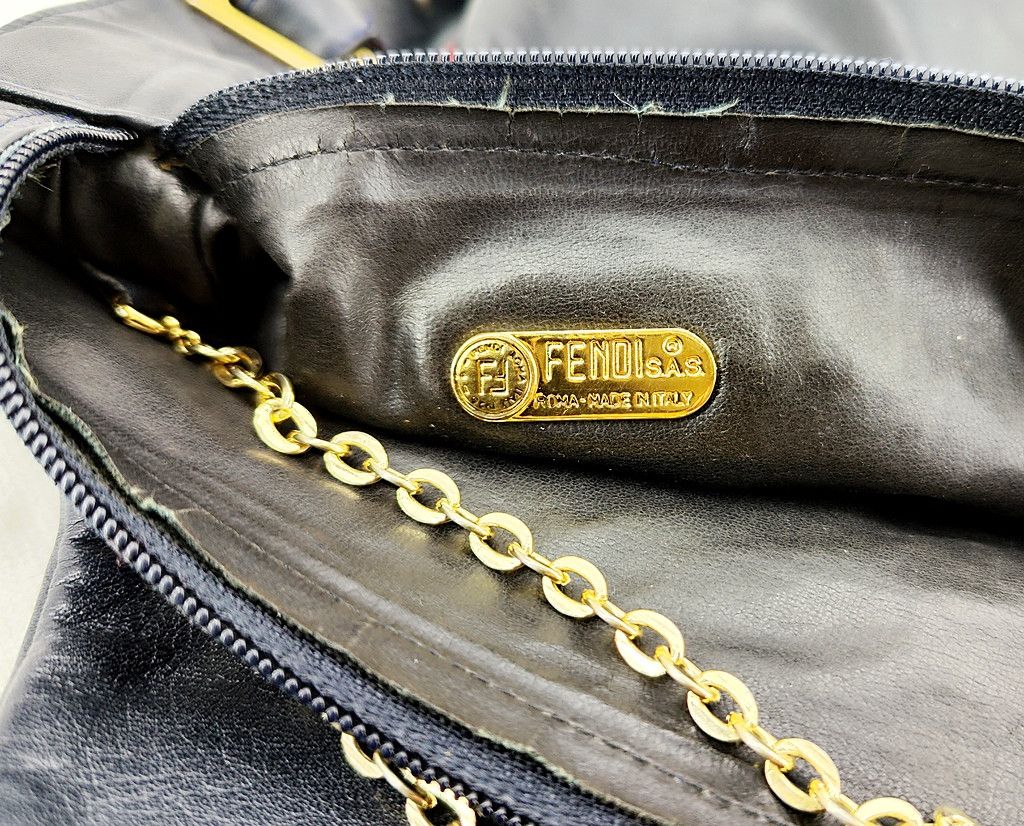 Fendi real vintage FENDI full leather bag with chain pouch Size ONE SIZE - 4 Thumbnail