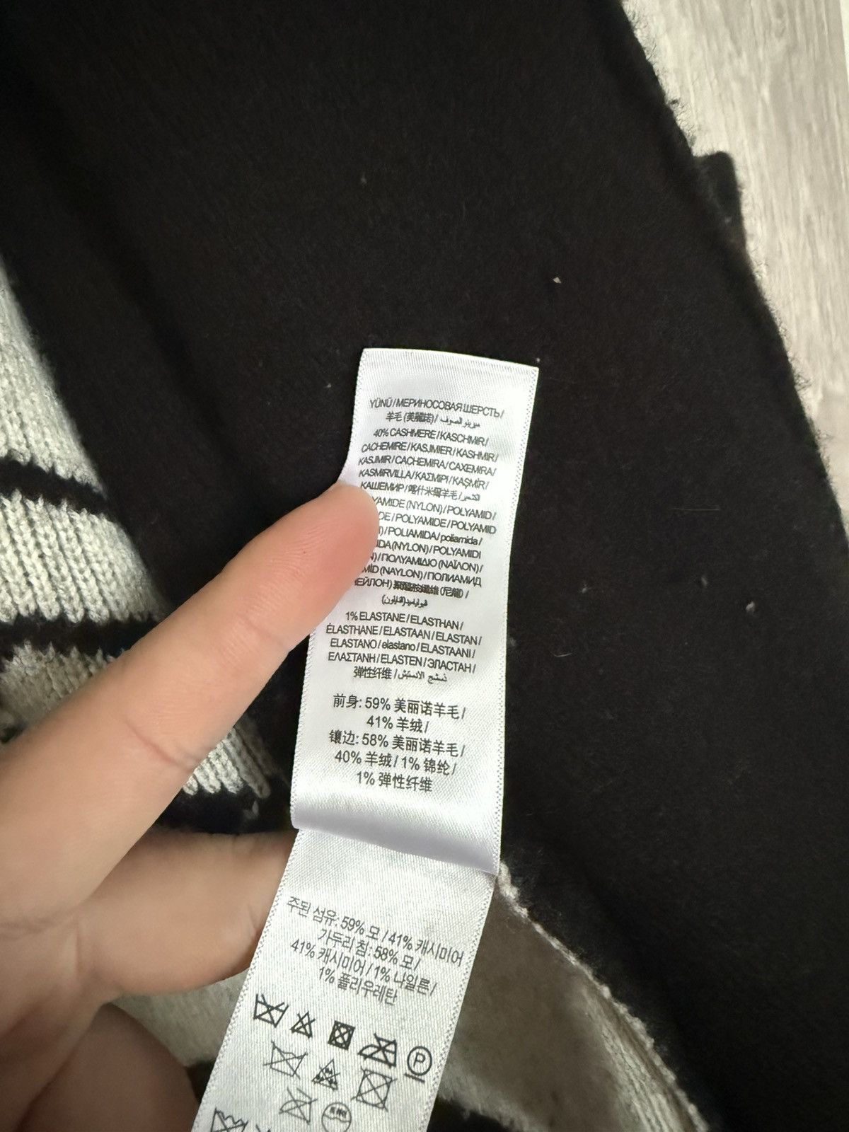 Burberry Burberry Merino Wool Cashmere Logo Intarsia Cut Out Sweater Size S / US 4 / IT 40 - 14 Thumbnail