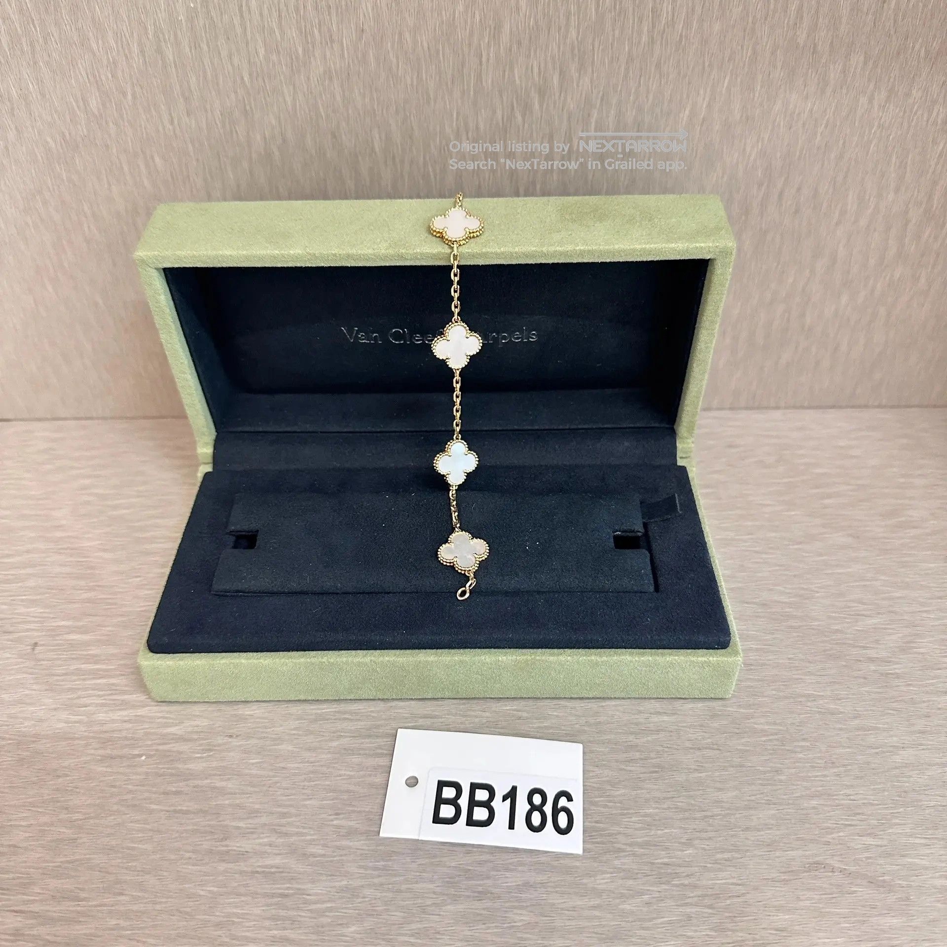 Van Cleef & Arpels Five-Link Mop Bracelet 18k in White, Women's — image 5 of 6