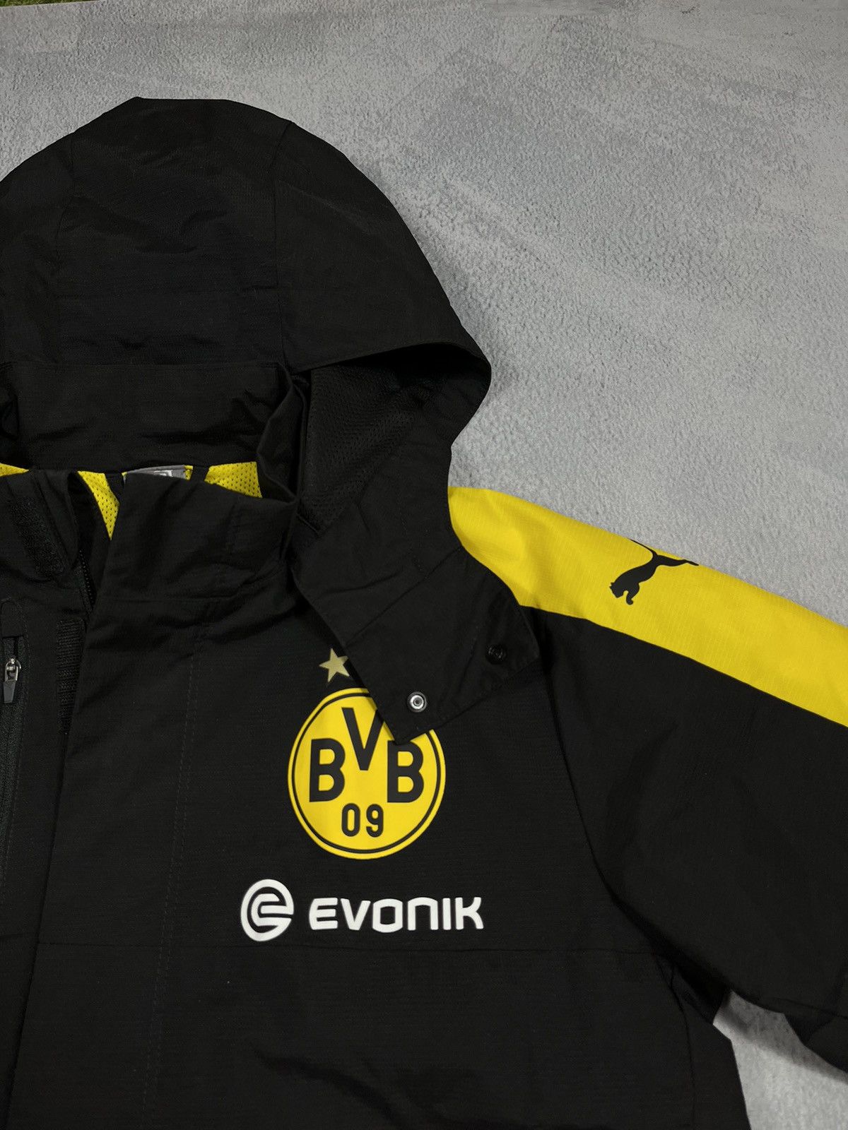 Puma Vintage Y2K Puma Borussia Dortmund big logo light jacket Size US S / EU 44-46 / 1 - 5 Thumbnail