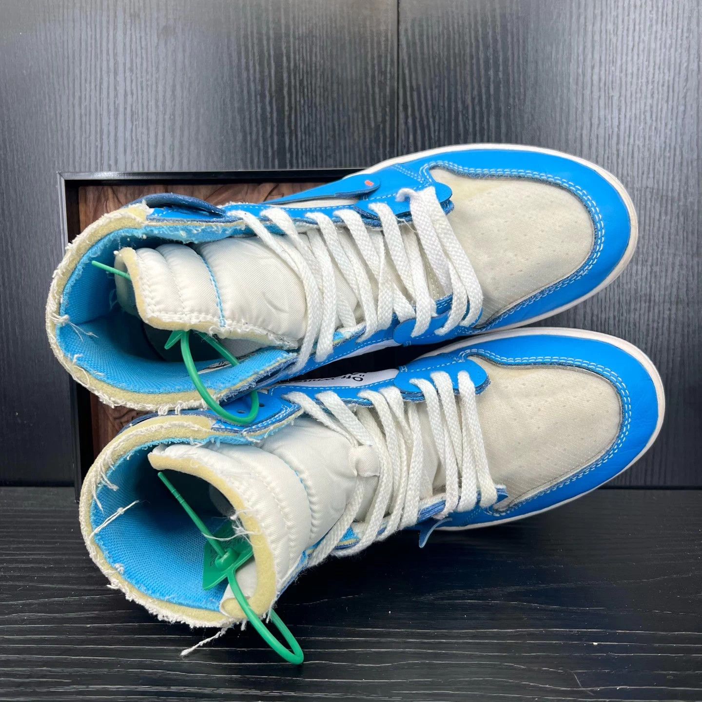 Nike AJ1 University Blue 44 Like New Box Size US 9 / EU 42 - 6 Thumbnail