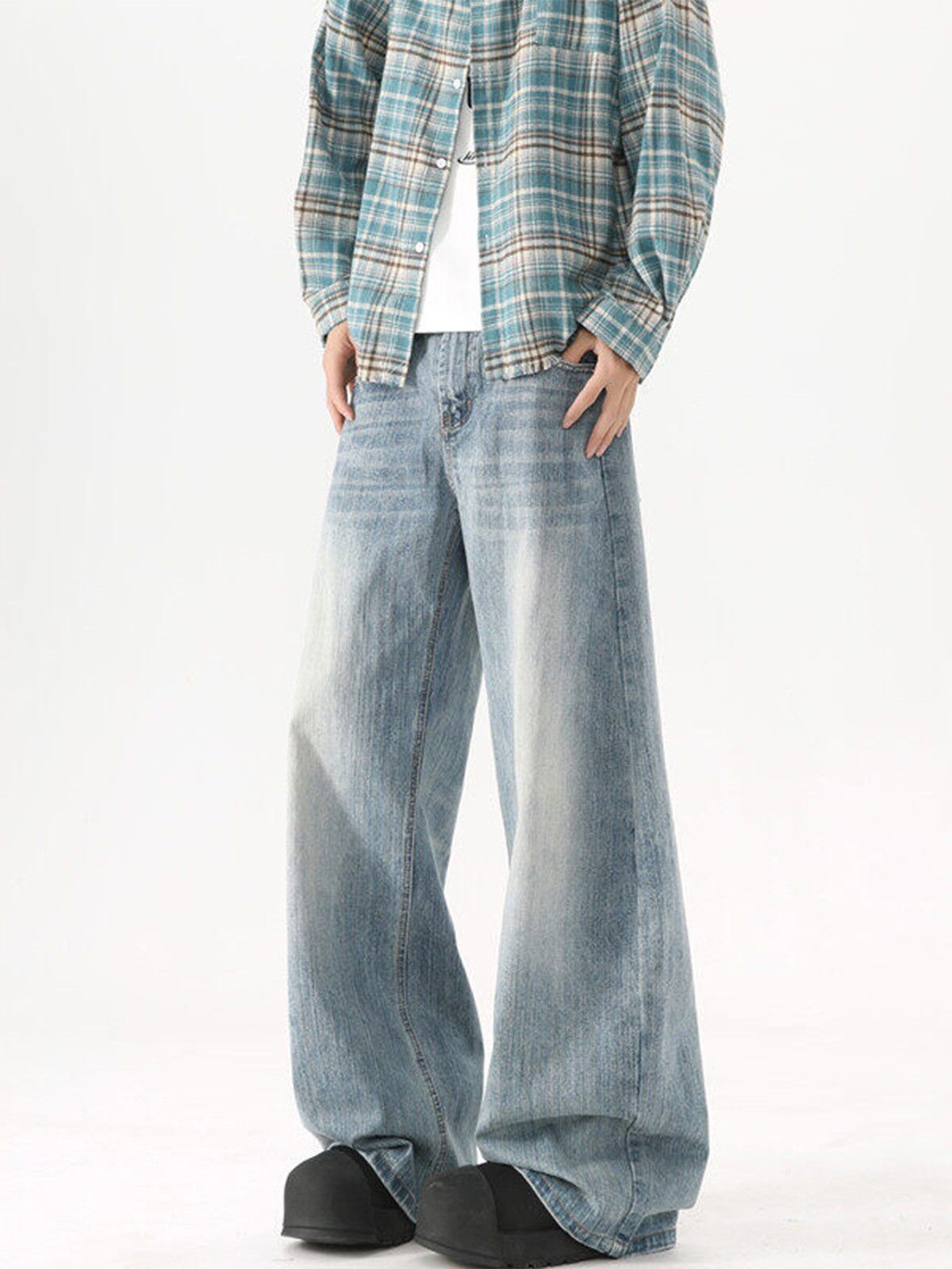 Japanese Brand Men's high street casual loose wide-leg washed blue jeans Size US 32 / EU 48 - 2 Thumbnail