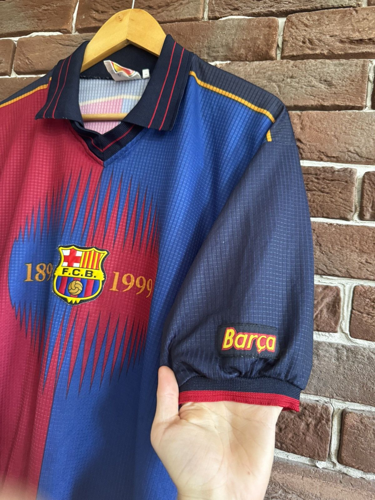Nike Rare Vintage FC Barcelona 1899 1999 Kluivert Soccer Jersey Size US XL / EU 56 / 4 - 3 Thumbnail