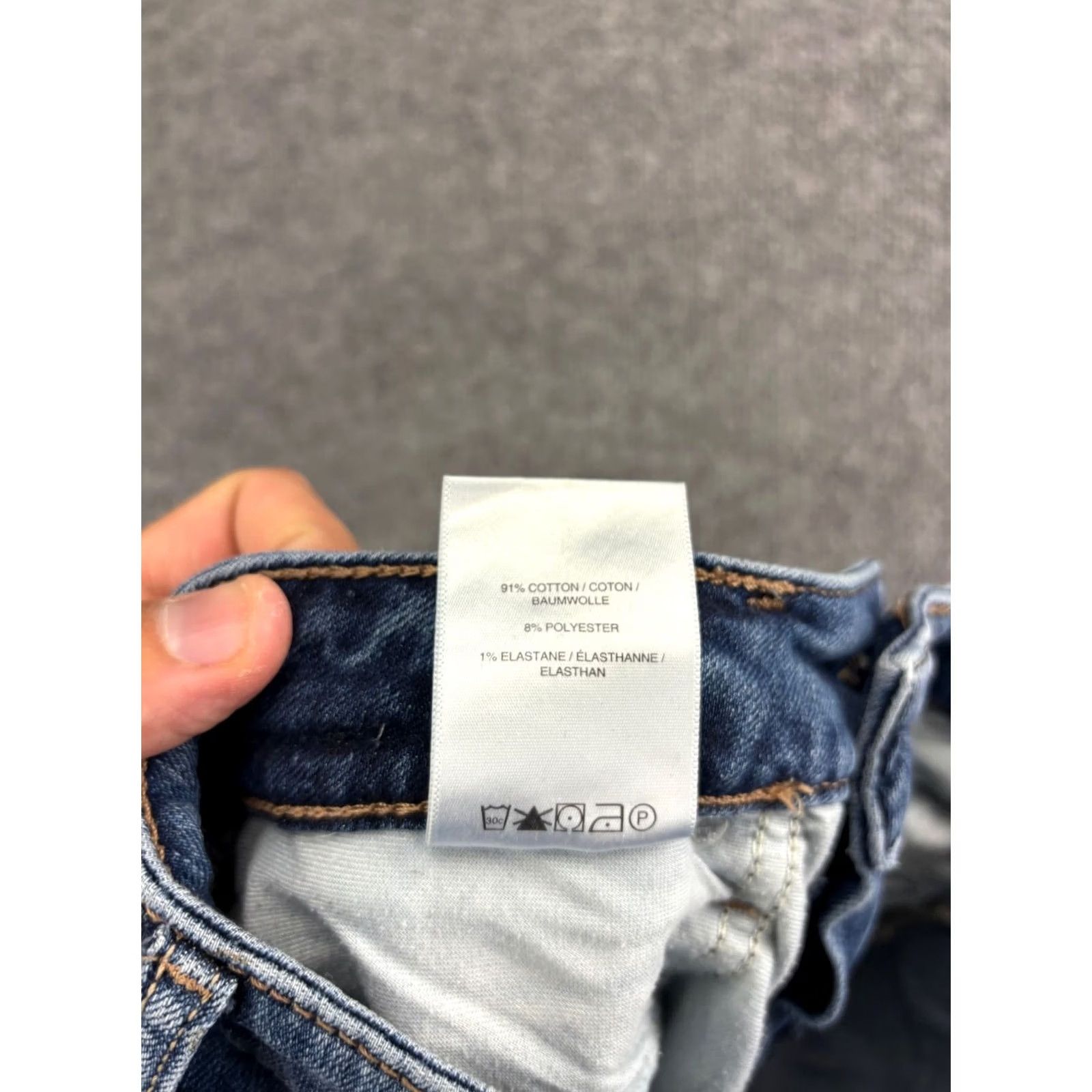 Silver Jeans Co. Silver Jeans Suki Shorts Women's W25 x L4 Blue Denim Stretch Distressed Cuffed Regular Rise Bohemian Outdoor 5-Pocket Denim Shorts Women Azul? Size 42" / US 20 - 7 Thumbnail