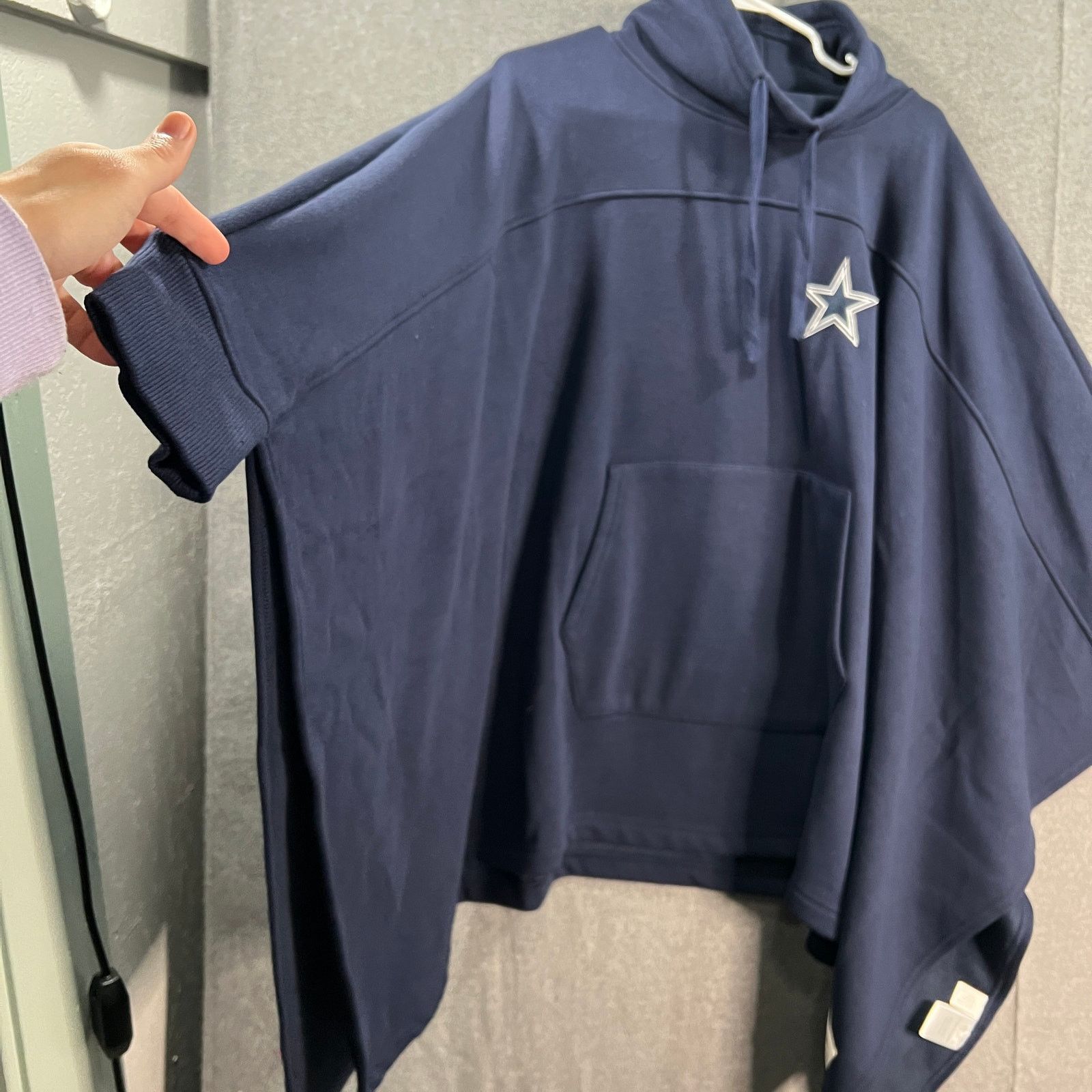 NFL NFL Dallas Tony Gonzalez Fleece Poncho w/ Pocket Cowboys Size US M / EU 48-50 / 2 - 3 Thumbnail
