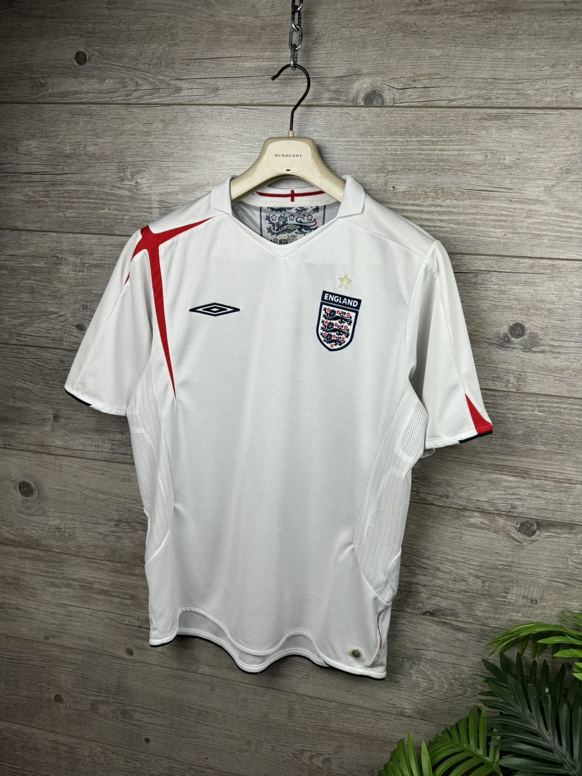 Umbro ENGLAND 2005 2007 HOME SHIRT FOOTBALL SOCCER JERSEY SIZE L Size US L / EU 52-54 / 3 - 2 Thumbnail
