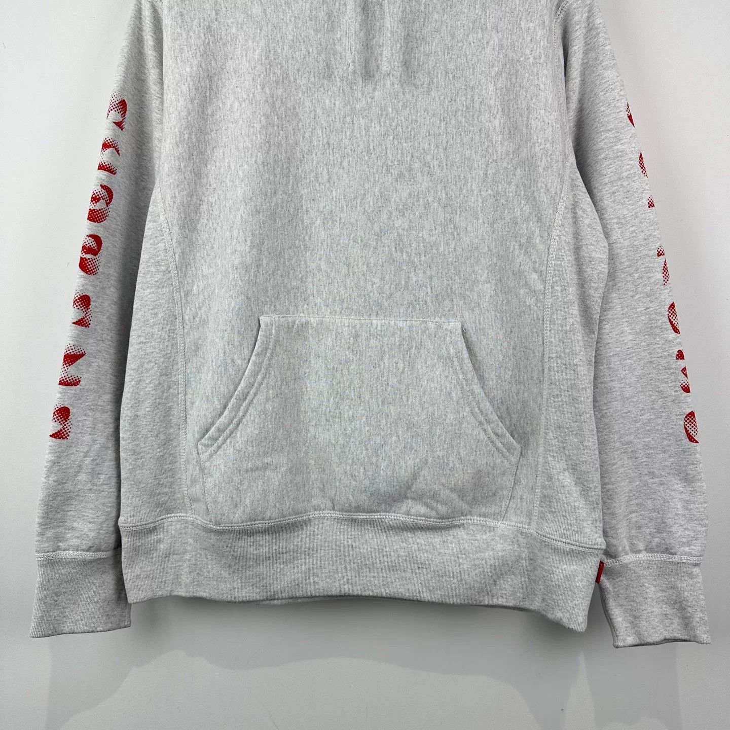 Supreme Supreme Logo Hoodie M Size Size US XXS / EU 40 - 4 Thumbnail