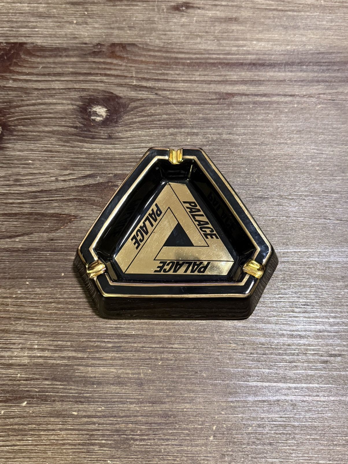 PALACE TRI-FERG CERAMIC ASHTRAY 灰皿 TRI-FERG ASHTRAY | PALACE