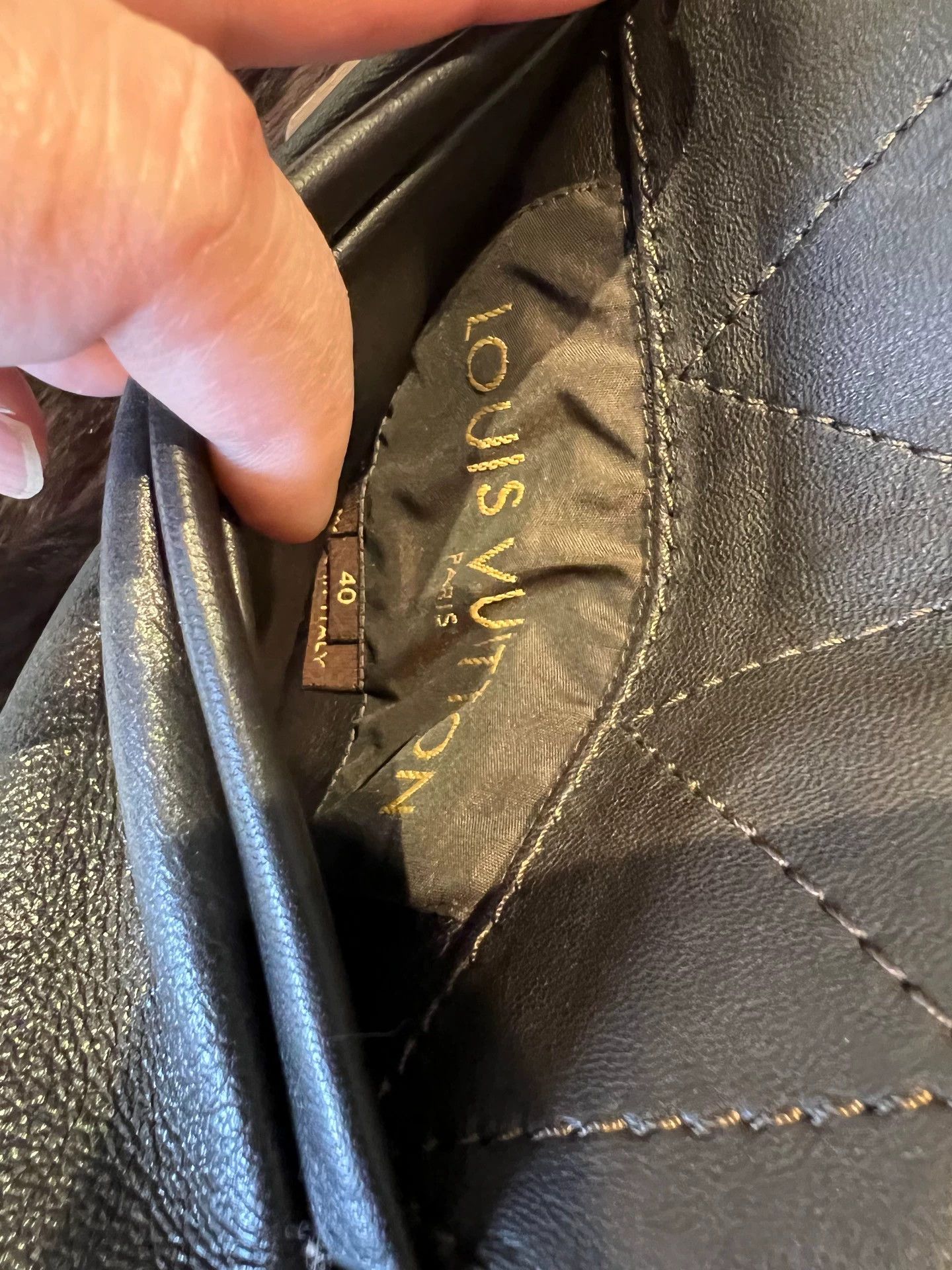 Louis Vuitton LV Reversible Deep Chestnut Brown Fur 40 Milan Size M / US 6-8 / IT 42-44 - 8 Thumbnail