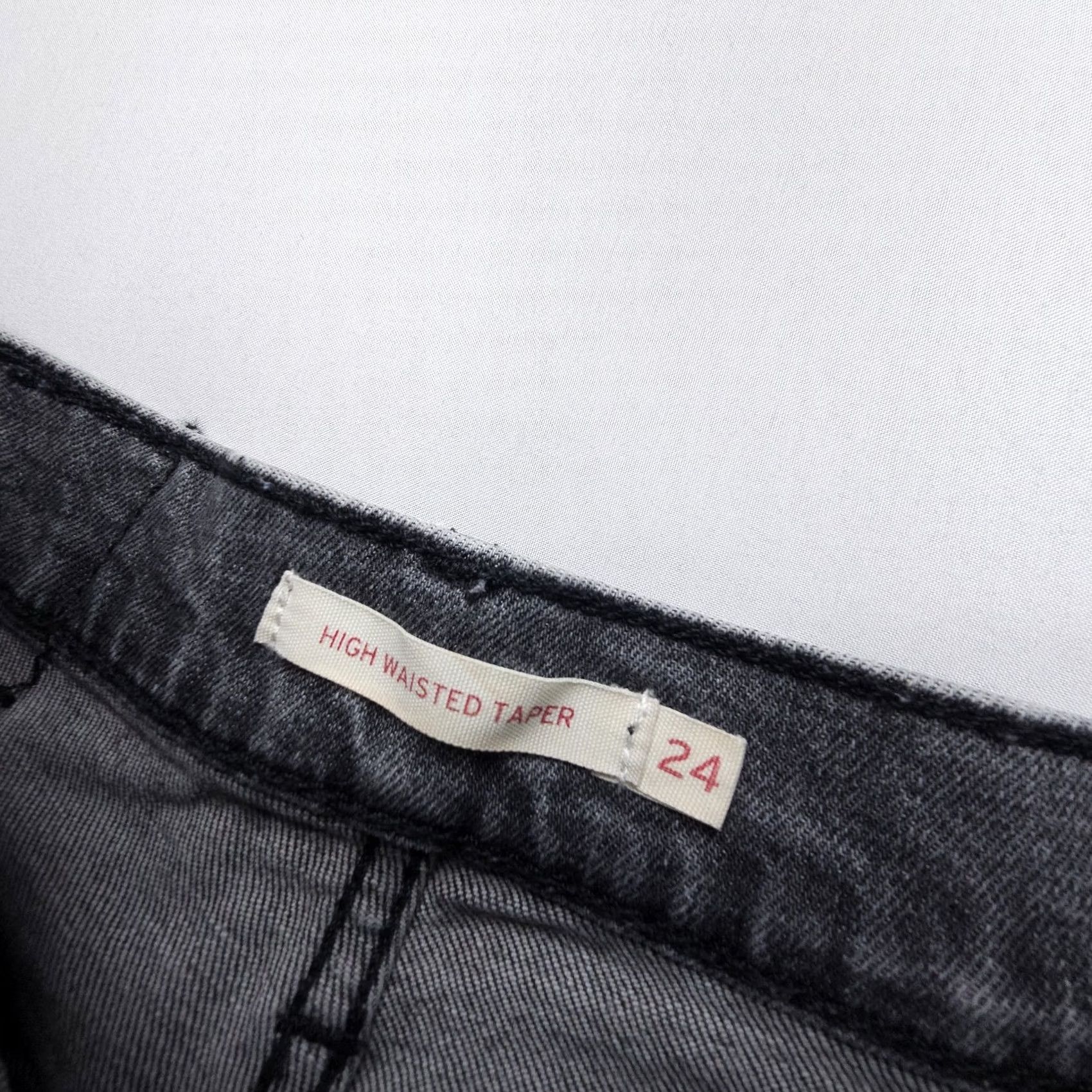 Levi's Levi's Jeans High Waisted Taper Regular 24 Black Denim Stretch 25" Inseam 5-Pocket USA Women Regular Levi's Black Jeans Size 42" / US 20 - 3 Thumbnail