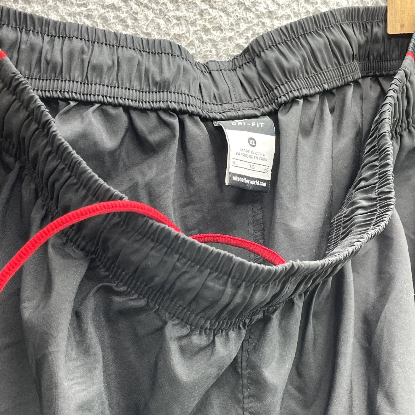 Nike Nike Basketball Shorts Womens XL Black Red 90s Retro Dri-Fit Athletic Sportswear Shorts Size 40" / US 18 - 6 Thumbnail