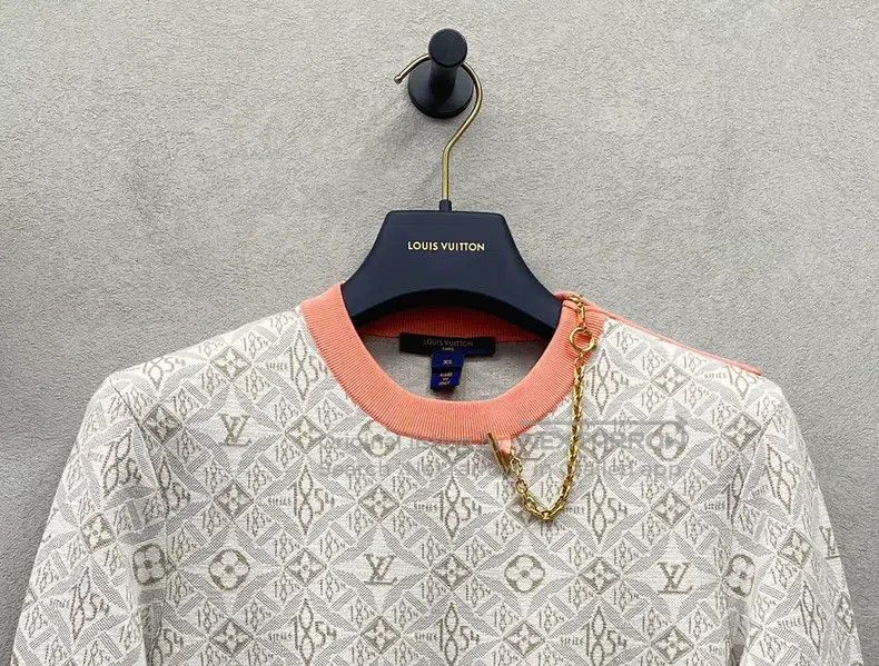 Louis Vuitton Louis Vuitton Grey full logo pullover sweatshirt Size XS / US 0-2 / IT 36-38 - 5 Thumbnail