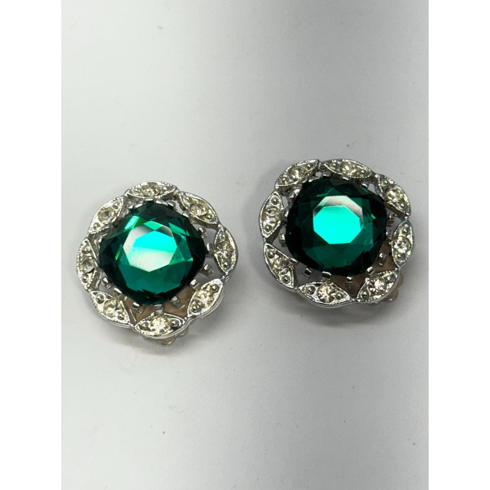 Other Vintage Sarah Coventry green glass rhinestone clip on earrin Size ONE SIZE - 3 Thumbnail