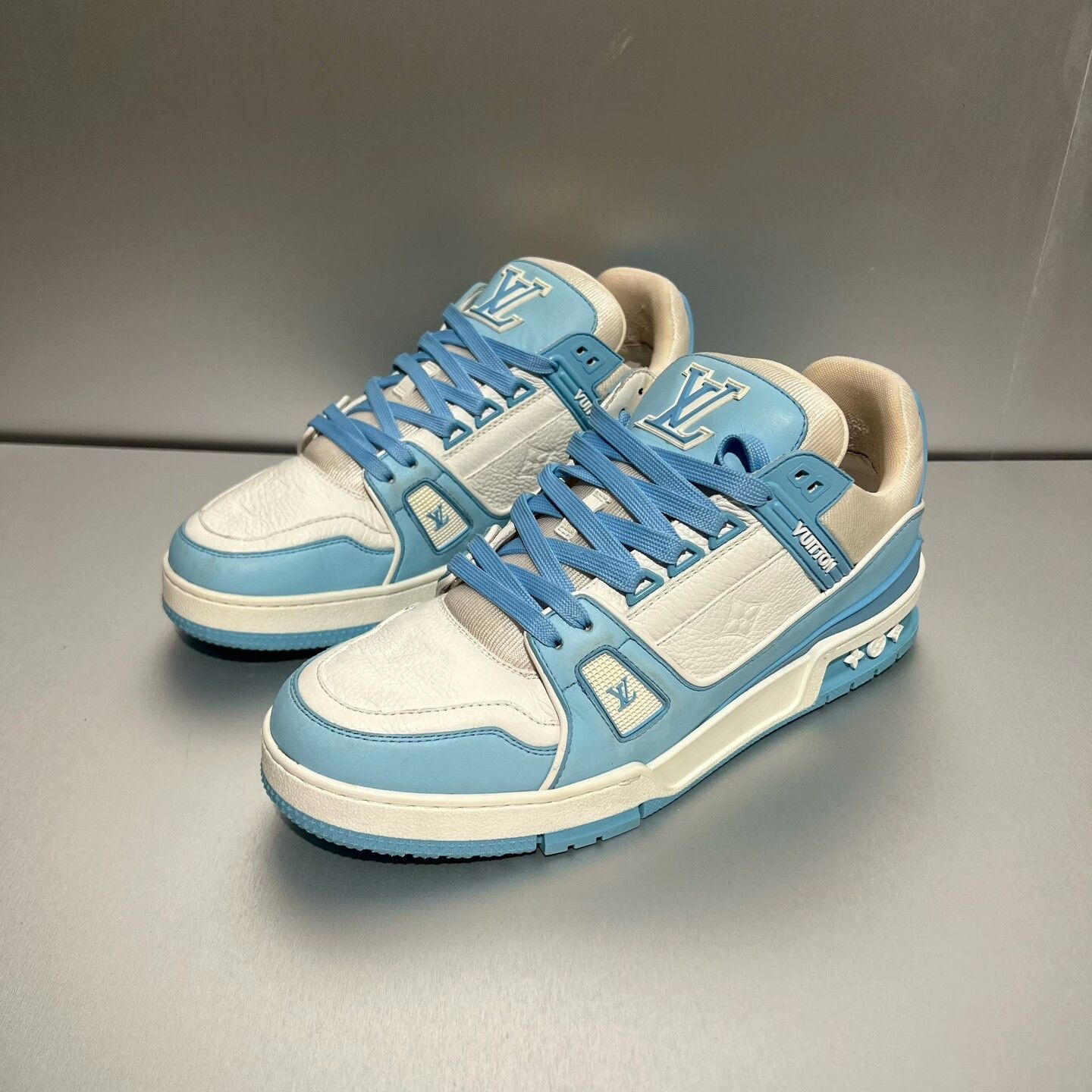 Louis Vuitton Louis Vuitton Trainer White Blue Sneakers Size US 8.5 / EU 41-42 - 1 Thumbnail