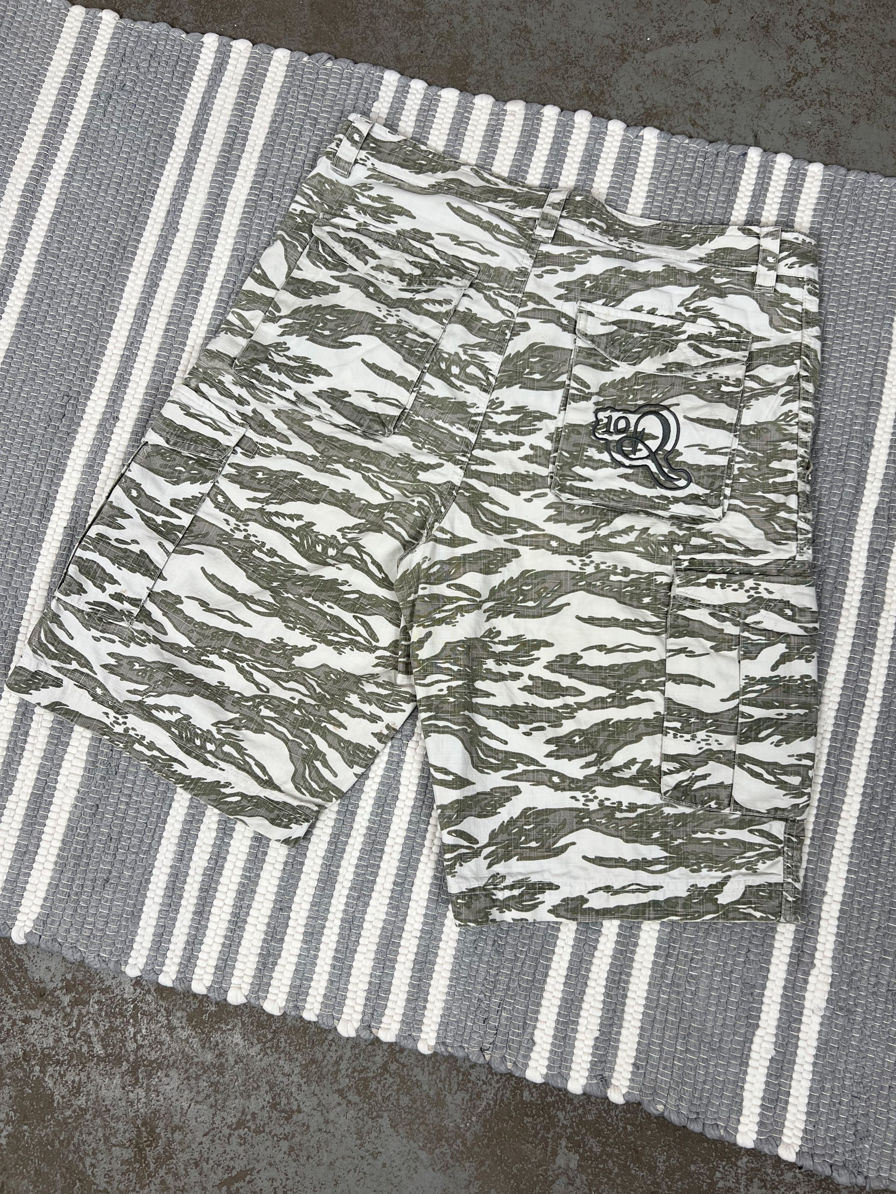 Nike Vintage Nike Tiger Stripe Cargo Shorts Size US 34 / EU 50 - 2 Thumbnail