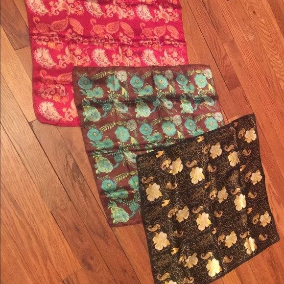 Vintage Set of three Scarf Handkerchiefs Size ONE SIZE - 2 Thumbnail
