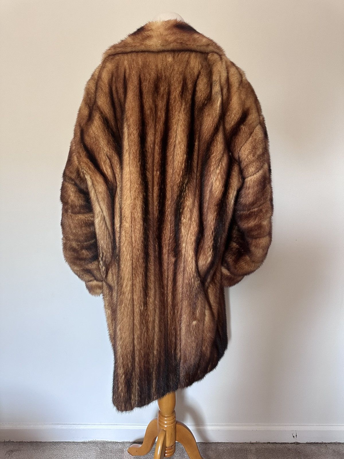 Revillon Authentic Vintage 1970’s Revillon Paris Fur Coat Size M / US 6-8 / IT 42-44 - 2 Thumbnail