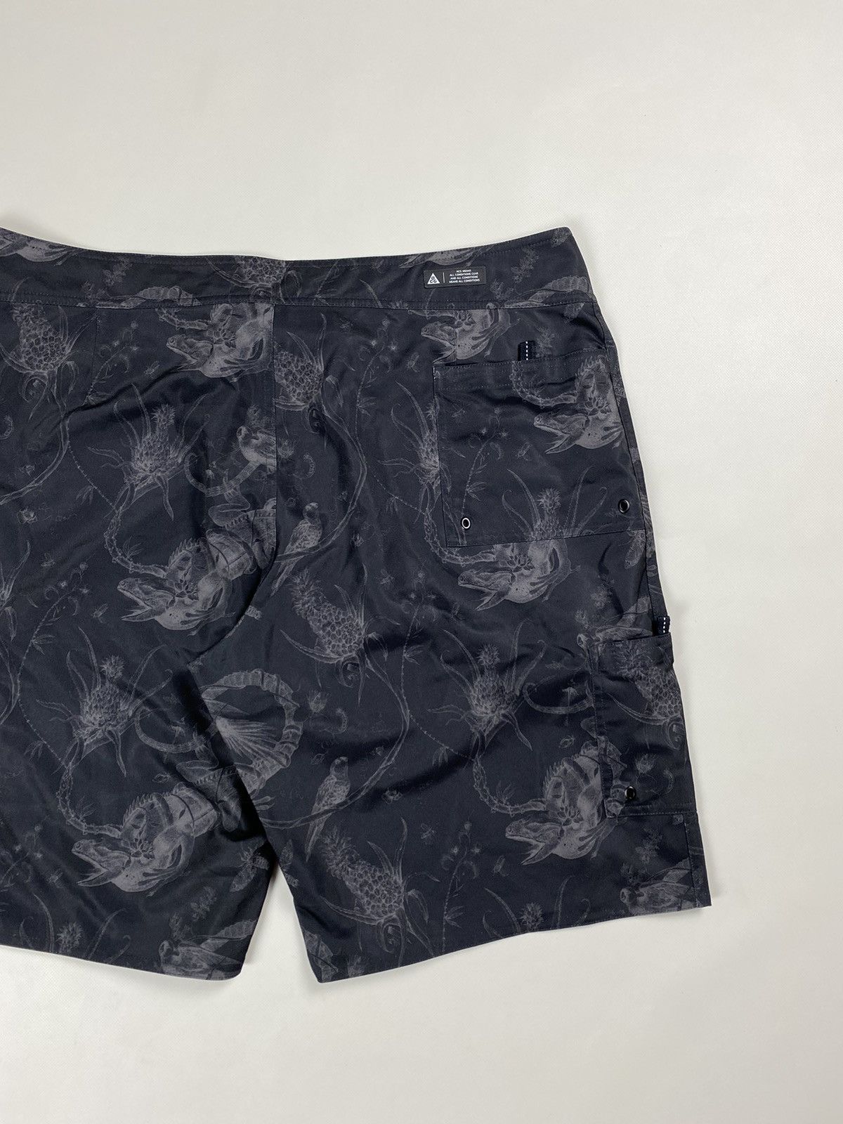 Nike Nike ACG men’s patterned shorts size 38 / XXL Size US 38 / EU 54 - 18 Thumbnail