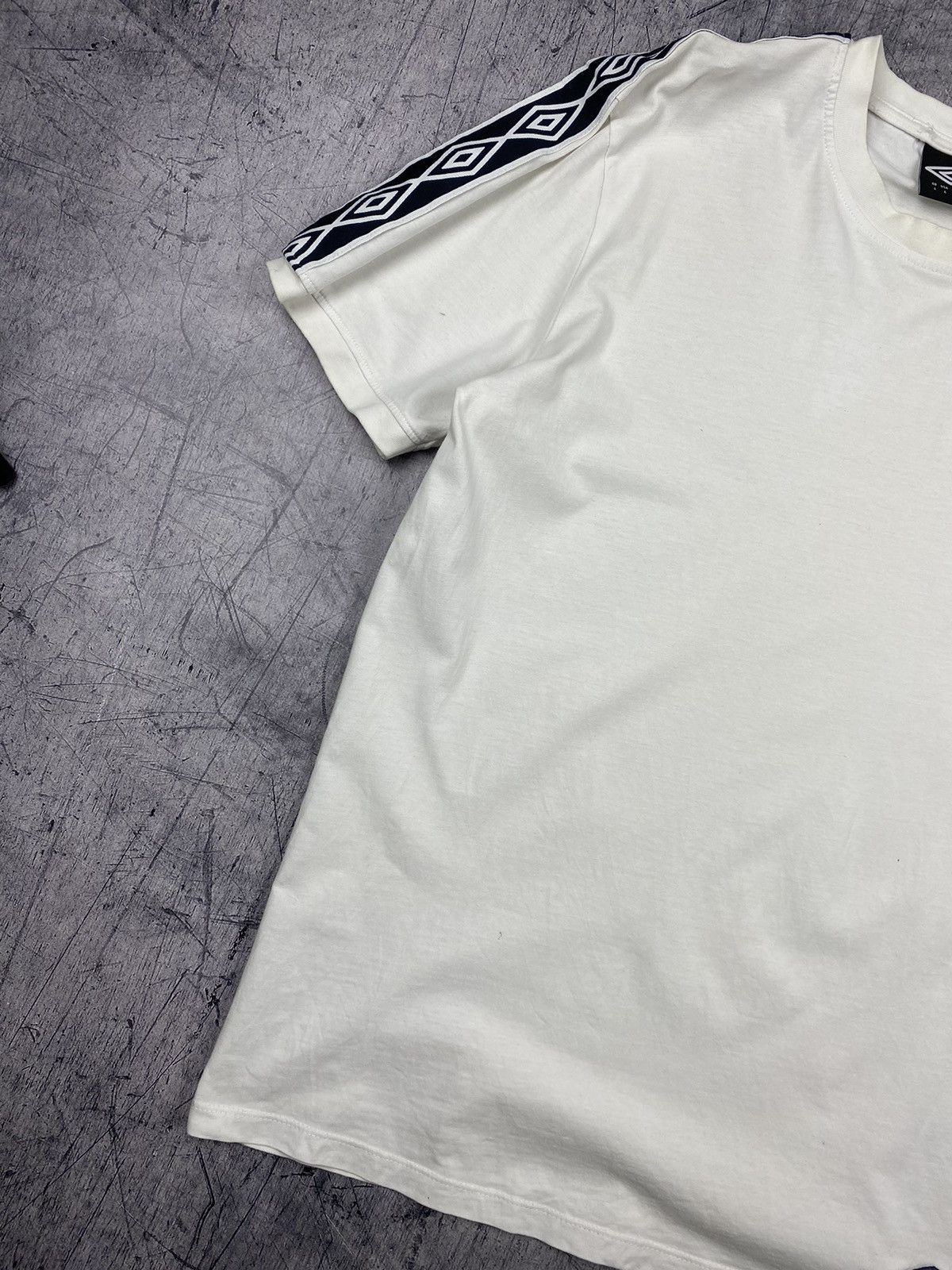 Umbro Umbro England Soccer Jersey Lampas Tee T Shirt Size US L / EU 52-54 / 3 - 2 Thumbnail