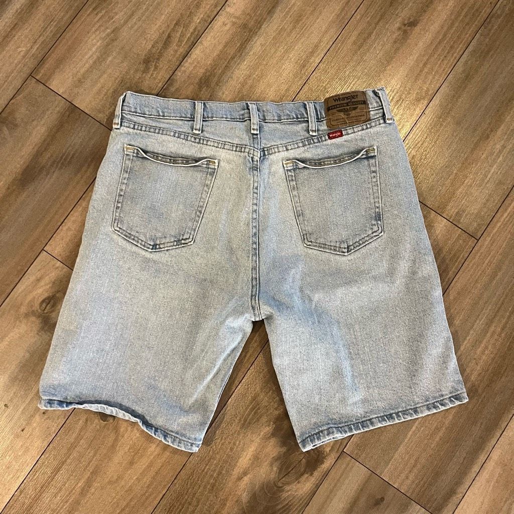 Wrangler Wrangler Medium Light Wash Y2K Denim Cargo Shorts Men 36 Size US 36 / EU 52 - 4 Thumbnail