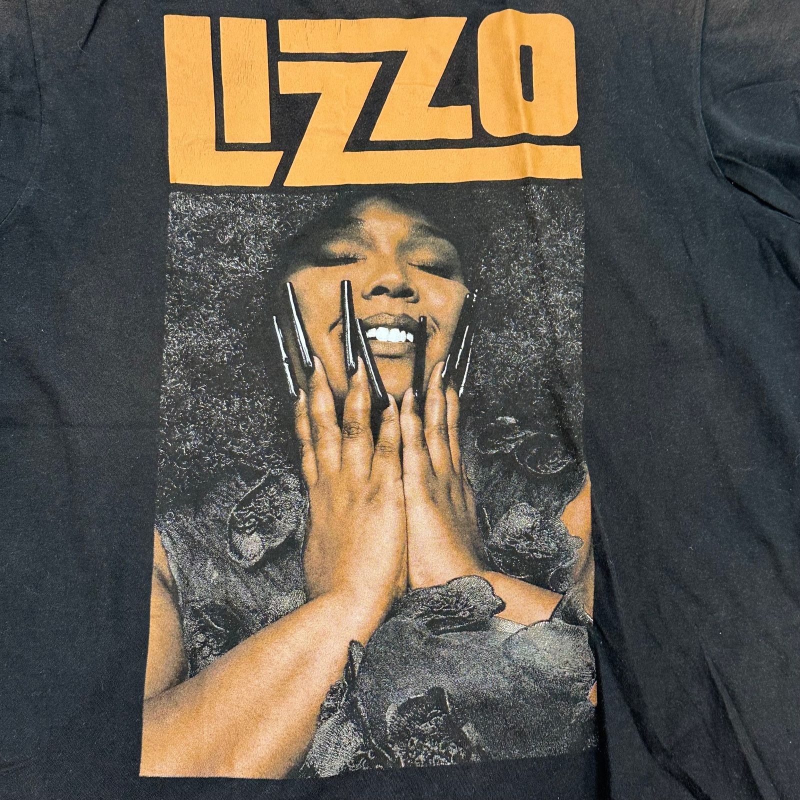 Hot Topic Lizzo Tour Promo Tee T Shirt Size Large L Black B22 Size US L / EU 52-54 / 3 - 3 Thumbnail