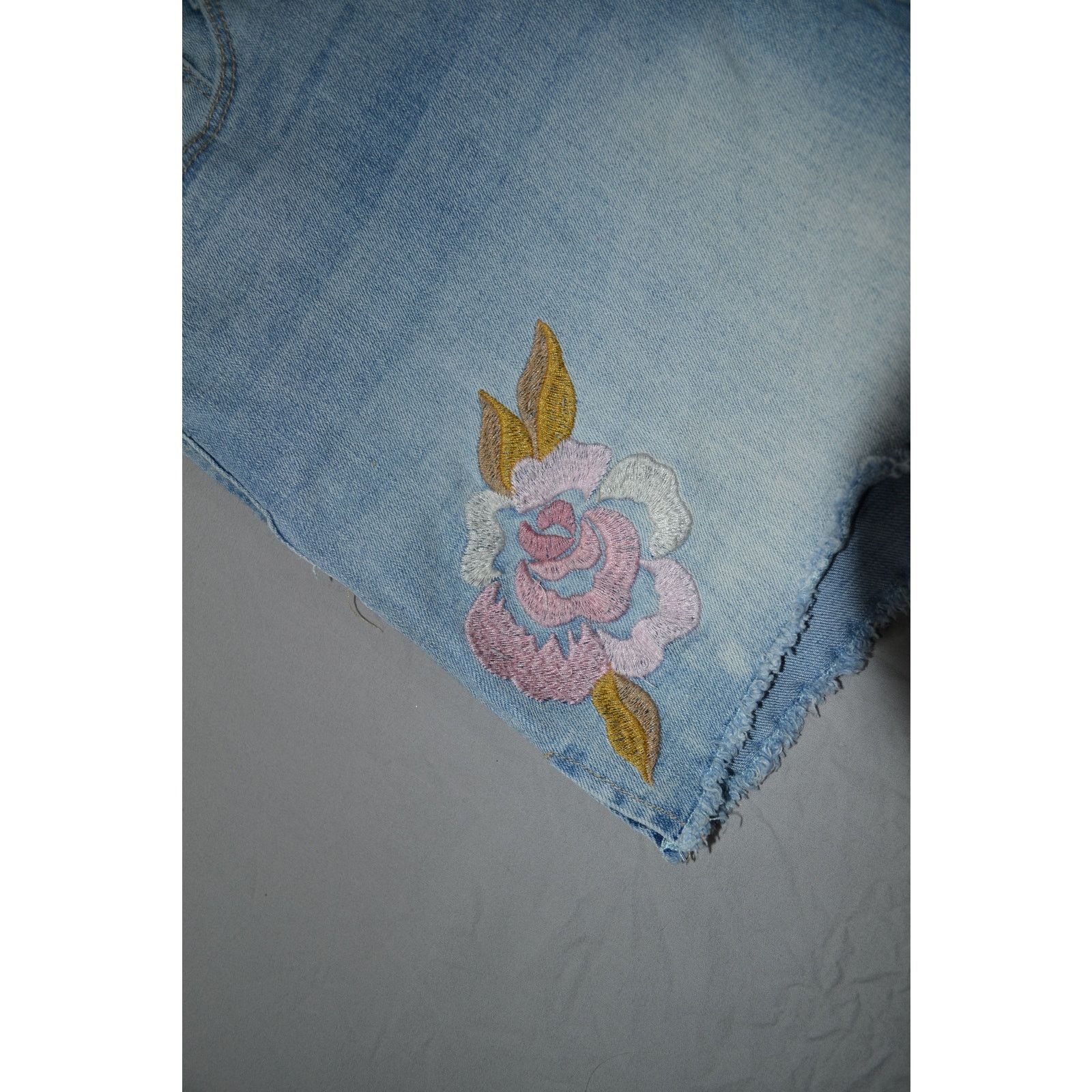 Other Kensie Denim Cut Off Jean Shorts Distressed Floral size 10 Size 32" / US 10 / IT 46 - 3 Thumbnail