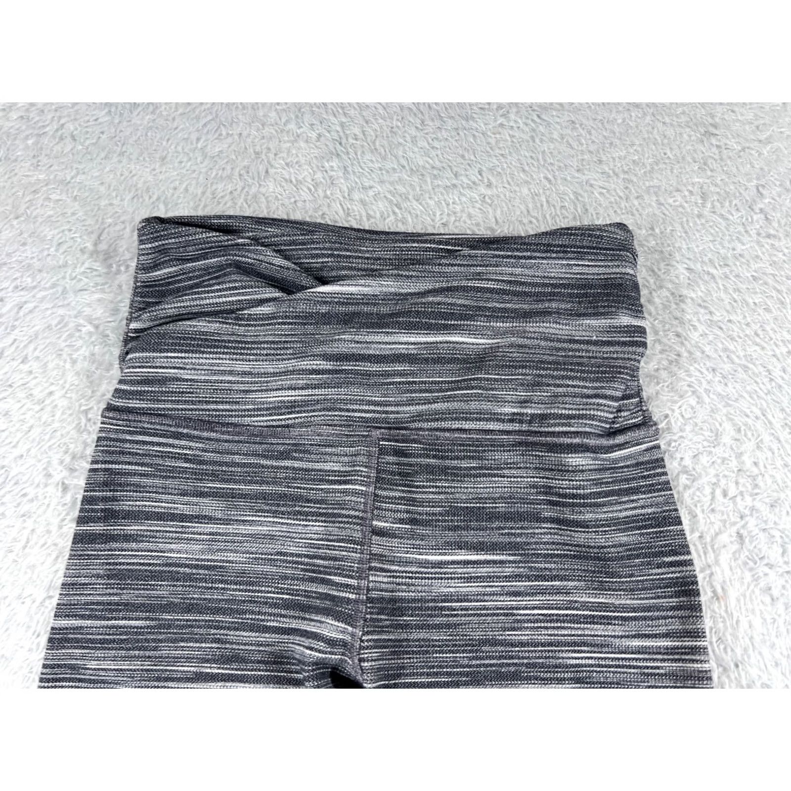 Lululemon Lululemon Align Pants Womens 4 Gray Cropped 21" Inseam Nulu Cross Waist Pockets - 4 Regular Olive? Size 27" / US 4 / IT 40 - 4 Thumbnail