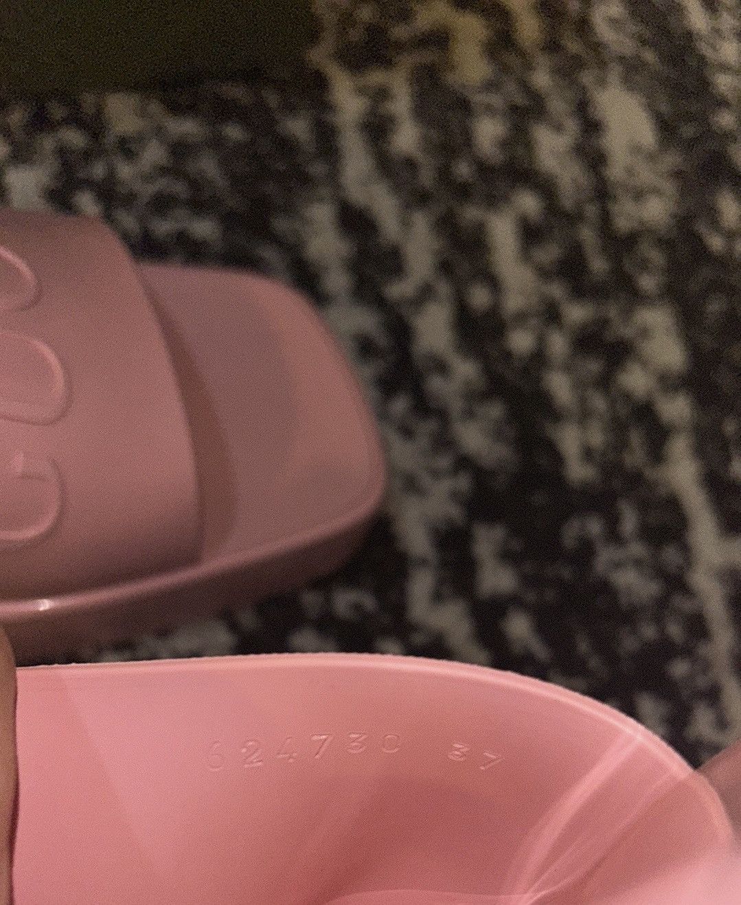 Gucci Gucci Rubber Logo Sandal Slipper Wild Rose size 37 Size US 7 / IT 37 - 6 Thumbnail