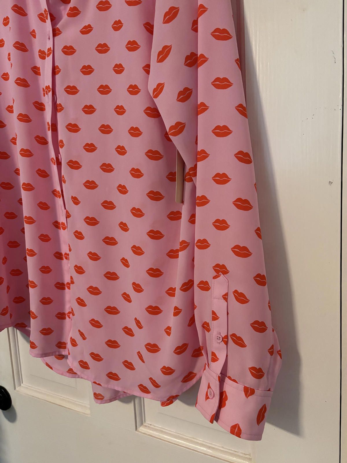 Other NWT Pink Long Sleeve Button-Up Blouse with Red Lips Print Size M / US 6-8 / IT 42-44 - 4 Thumbnail