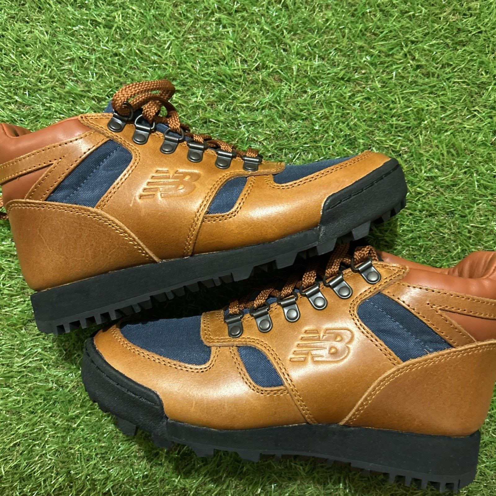 New Balance Men’s 6/Women’s 7.5 Hiking Trail Boots New Balance Rainier Size US 6.5 / EU 39-40 - 1 Thumbnail