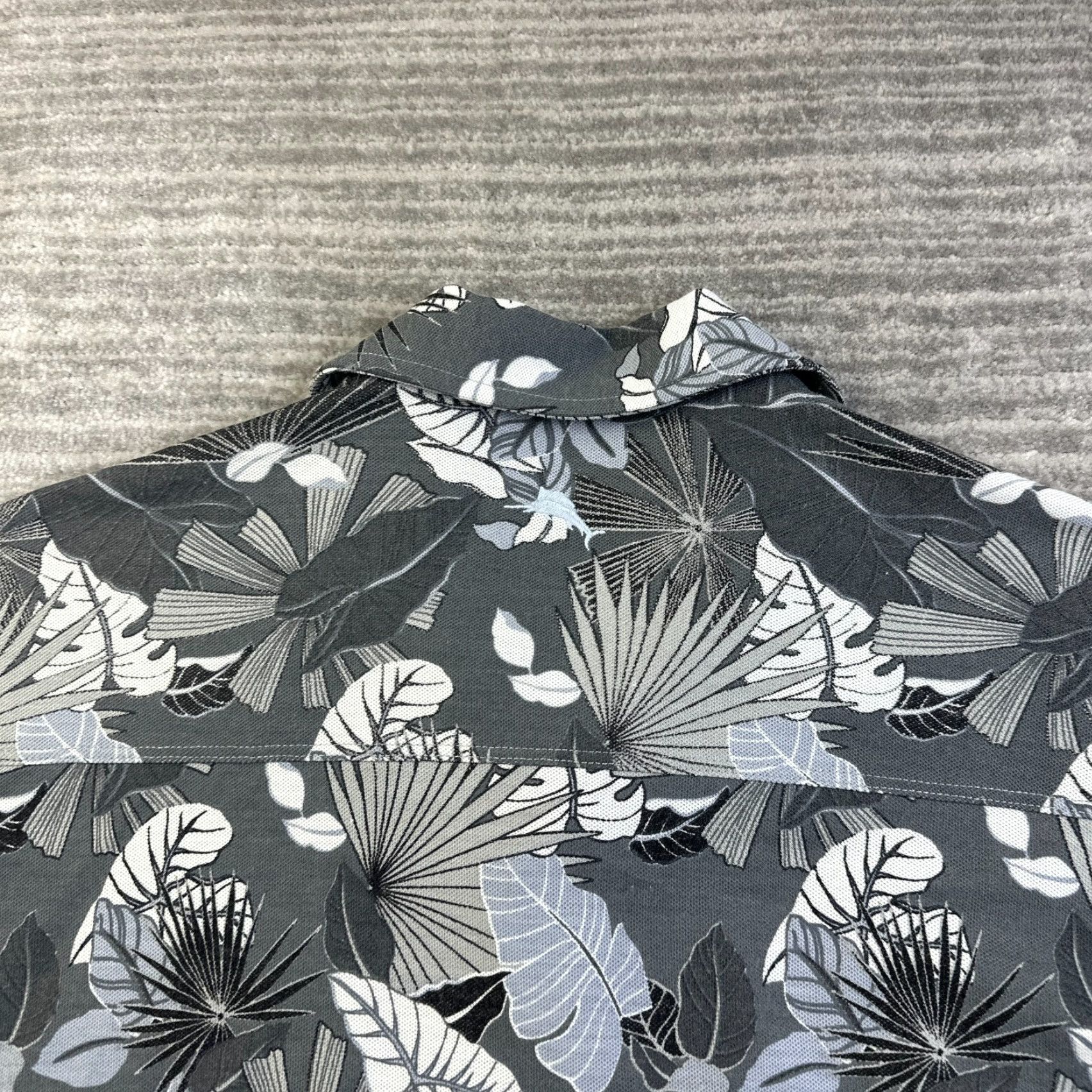 Tommy Bahama Tommy Bahama Shirt Mens Island Zone Floral Button-Up Short Sleeve Gray Cotton Polyester Casual Size US M / EU 48-50 / 2 - 5 Thumbnail
