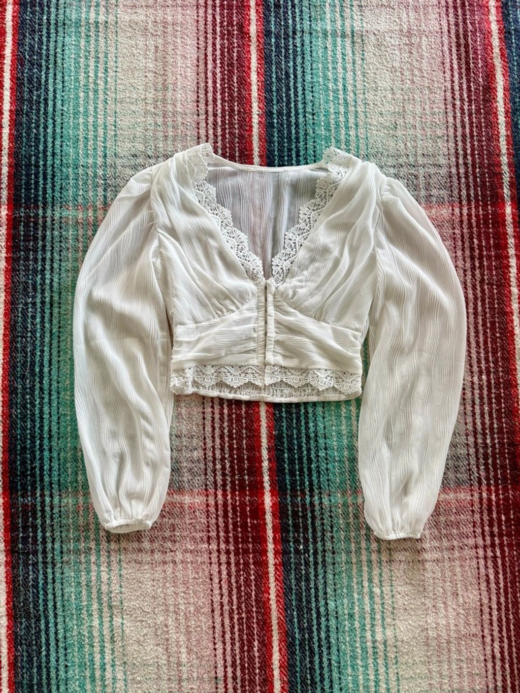 The Unbranded Brand Women's Unbranded White Lace Trim Cropped Blouse S Size S / US 4 / IT 40 - 1 Thumbnail