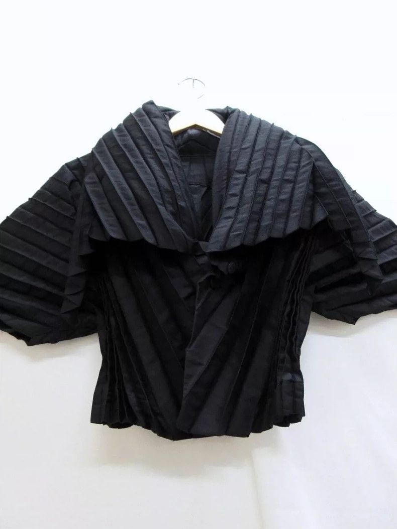 Issey Miyake Issey Miyake size:2 Black origami coat Size XS / US 0-2 / IT 36-38 - 1 Thumbnail