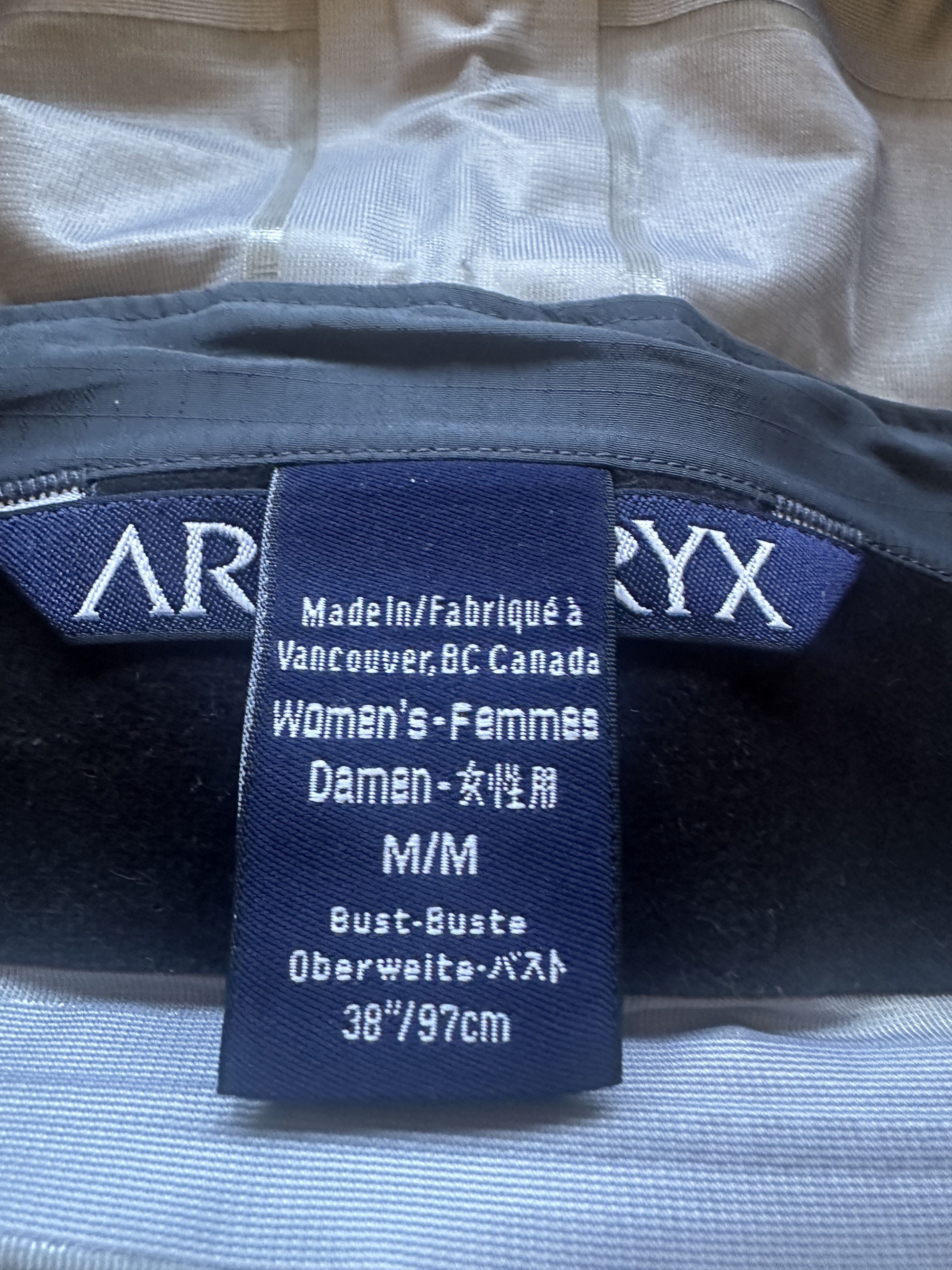 Arc'teryx VINTAGE Arc’teryx Theta AR Jacket – "Bluebird" Two-Tone Size M / US 6-8 / IT 42-44 - 11 Thumbnail