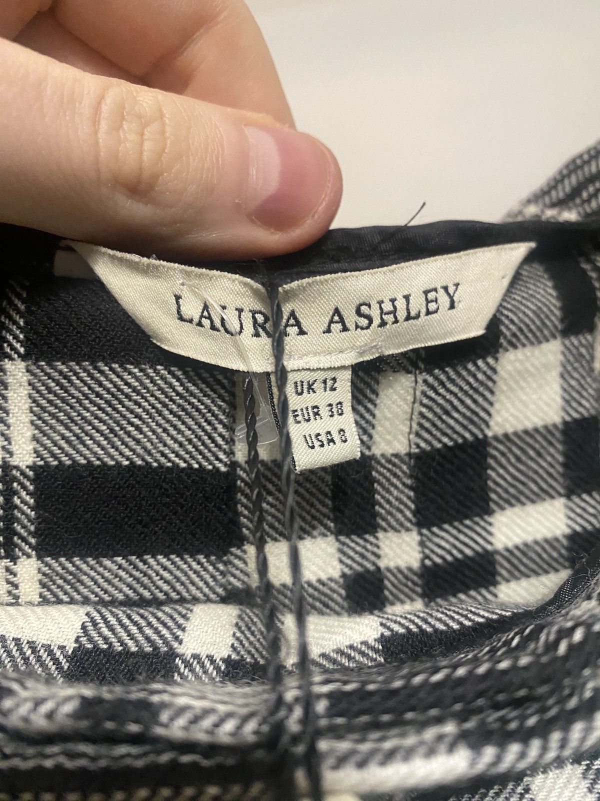 Laura Ashley Laura ashley avant garde new with tag with defect mini skirt Size 30" / US 8 / IT 44 - 2 Thumbnail