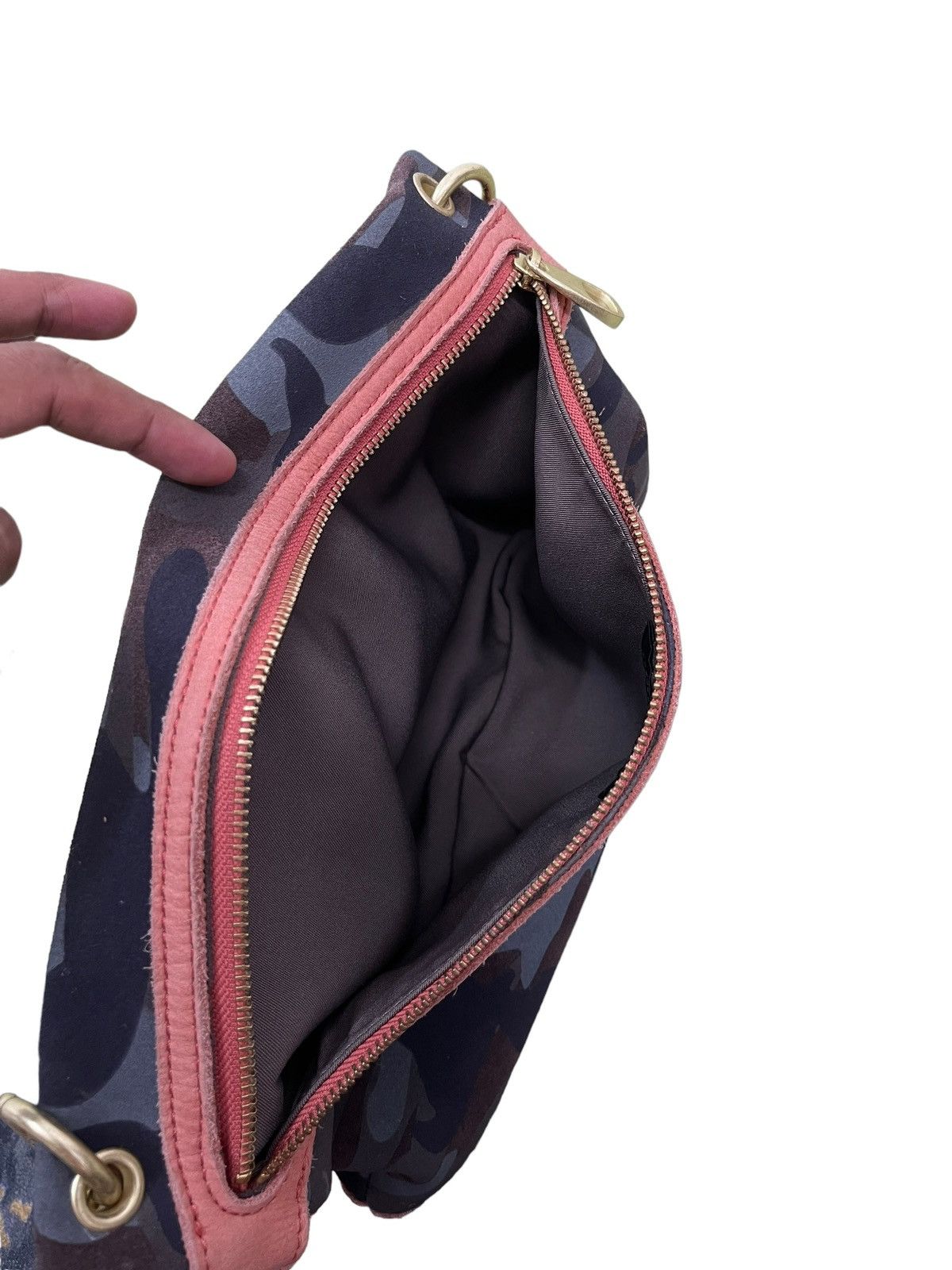 Japanese Brand Full Leather Nouer Cross Body Camo Sling Bag 2🟩 Size ONE SIZE - 19 Thumbnail