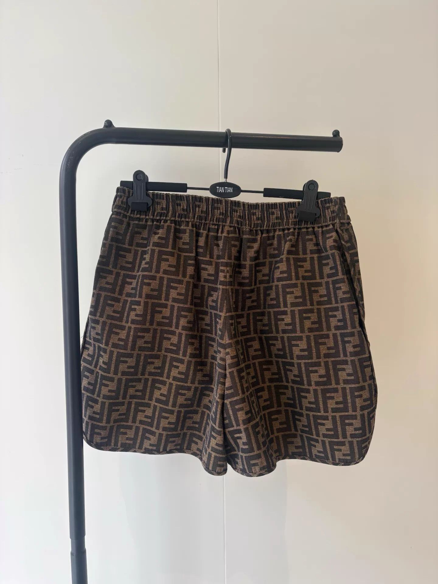Fendi Fendi Full Logo Elastic Waist Shorts 38 (Preserved) Size 26" / US 2 / IT 38 - 2 Thumbnail